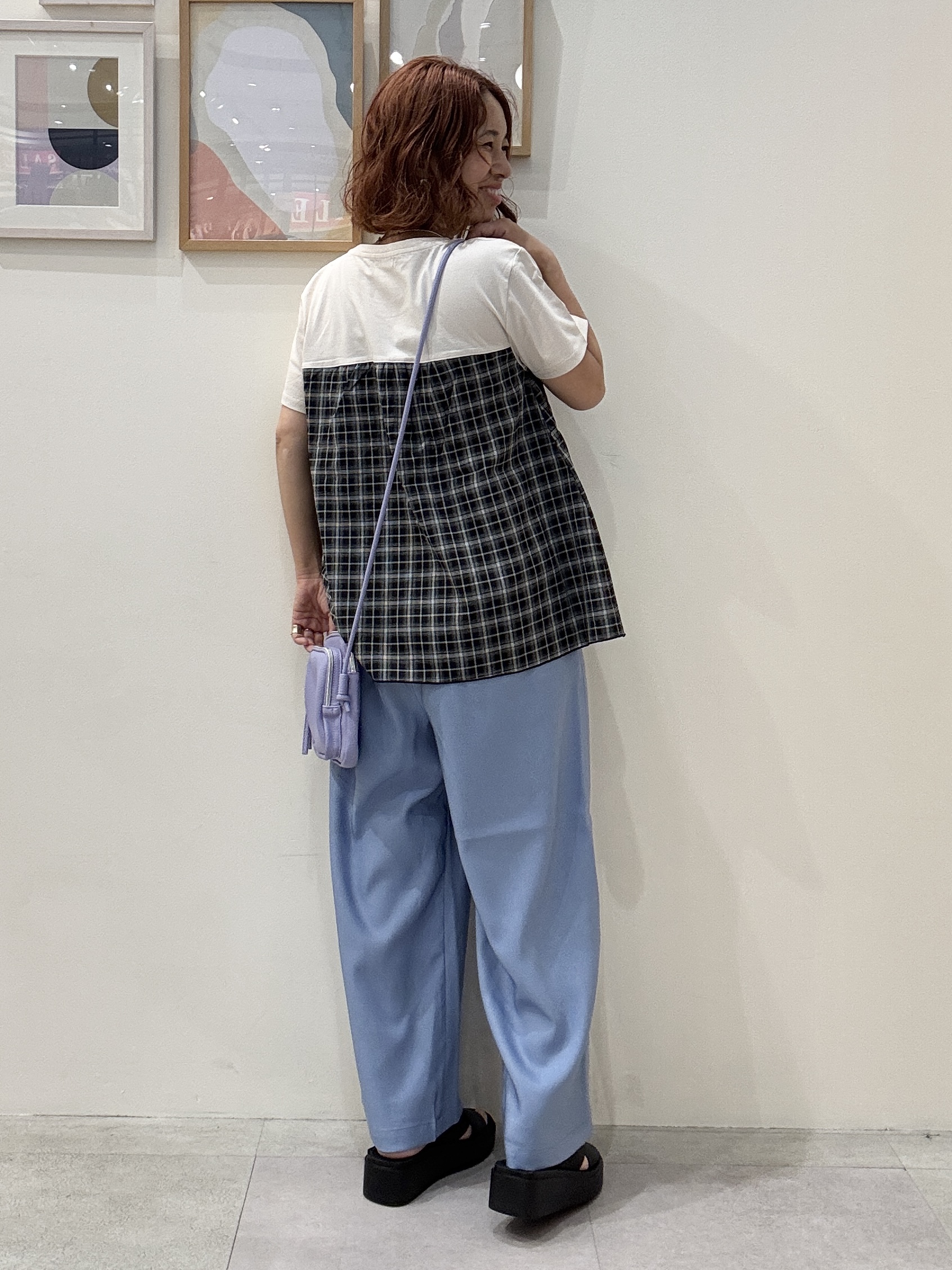 たけぴさんの「SHOO･LA･RUE｜【S-LL/洗濯機可/体型カバー】インせずサマ見え ビスチェ風異素材ドッキングTシャツ」を使ったコーディネート