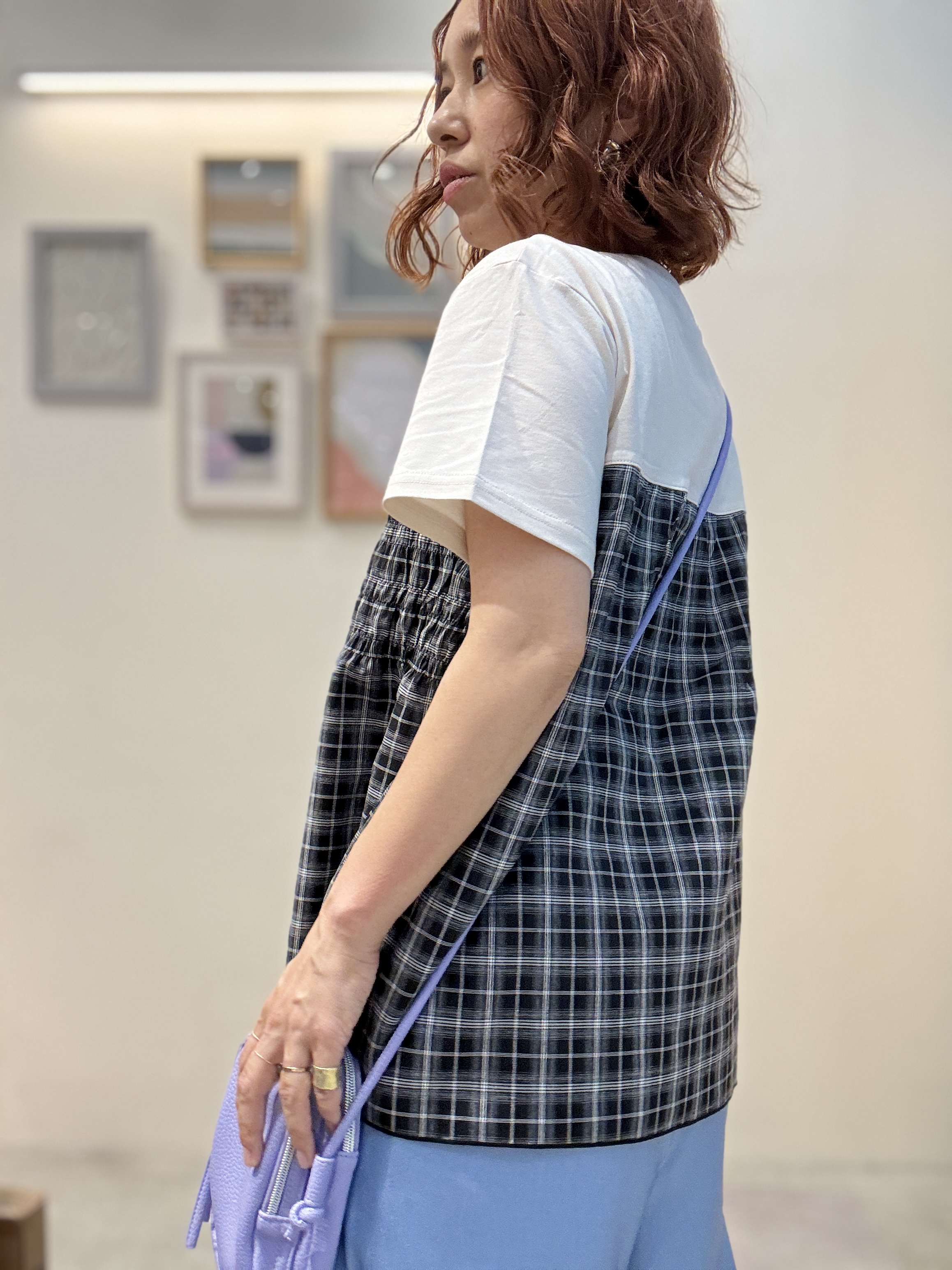 たけぴさんの「SHOO･LA･RUE｜【S-LL/洗濯機可/体型カバー】インせずサマ見え ビスチェ風異素材ドッキングTシャツ」を使ったコーディネート