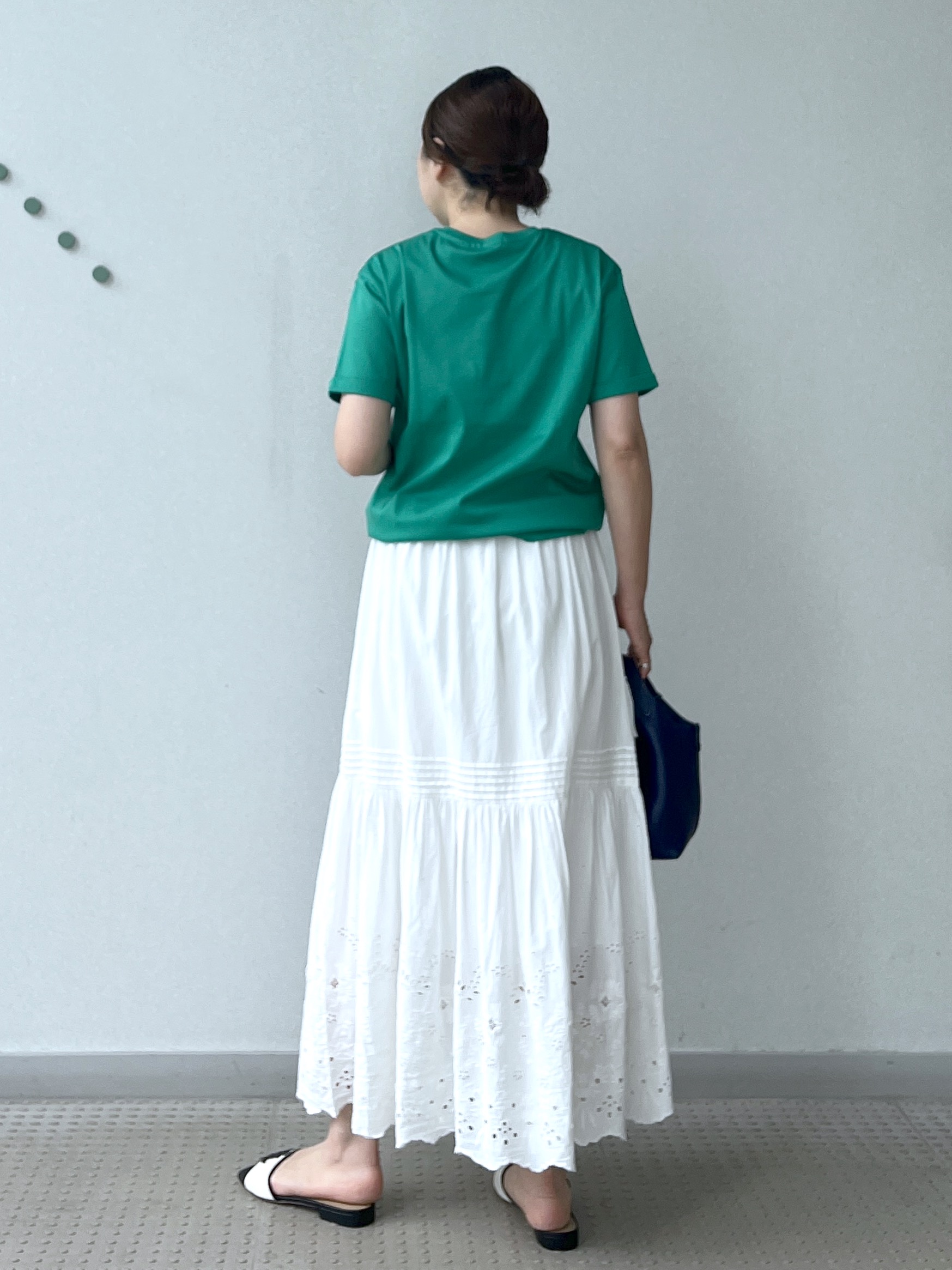 Soeさんの「DRESSTERIOR｜【接触冷感／抗菌防臭／消臭】アイスクリアコットン Bonsoir ロゴTシャツ」を使ったコーディネート