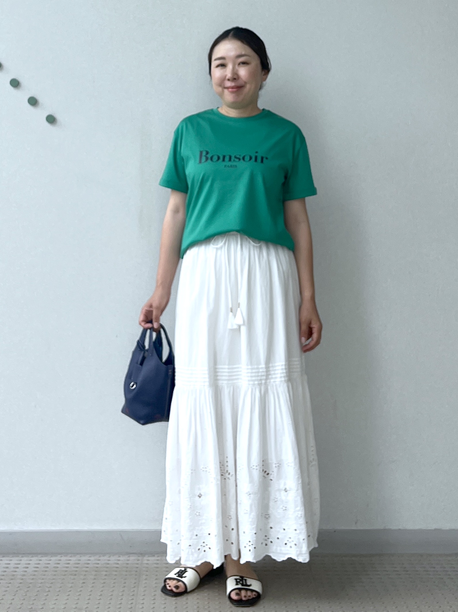 Soeさんの「DRESSTERIOR｜【接触冷感／抗菌防臭／消臭】アイスクリアコットン Bonsoir ロゴTシャツ」を使ったコーディネート