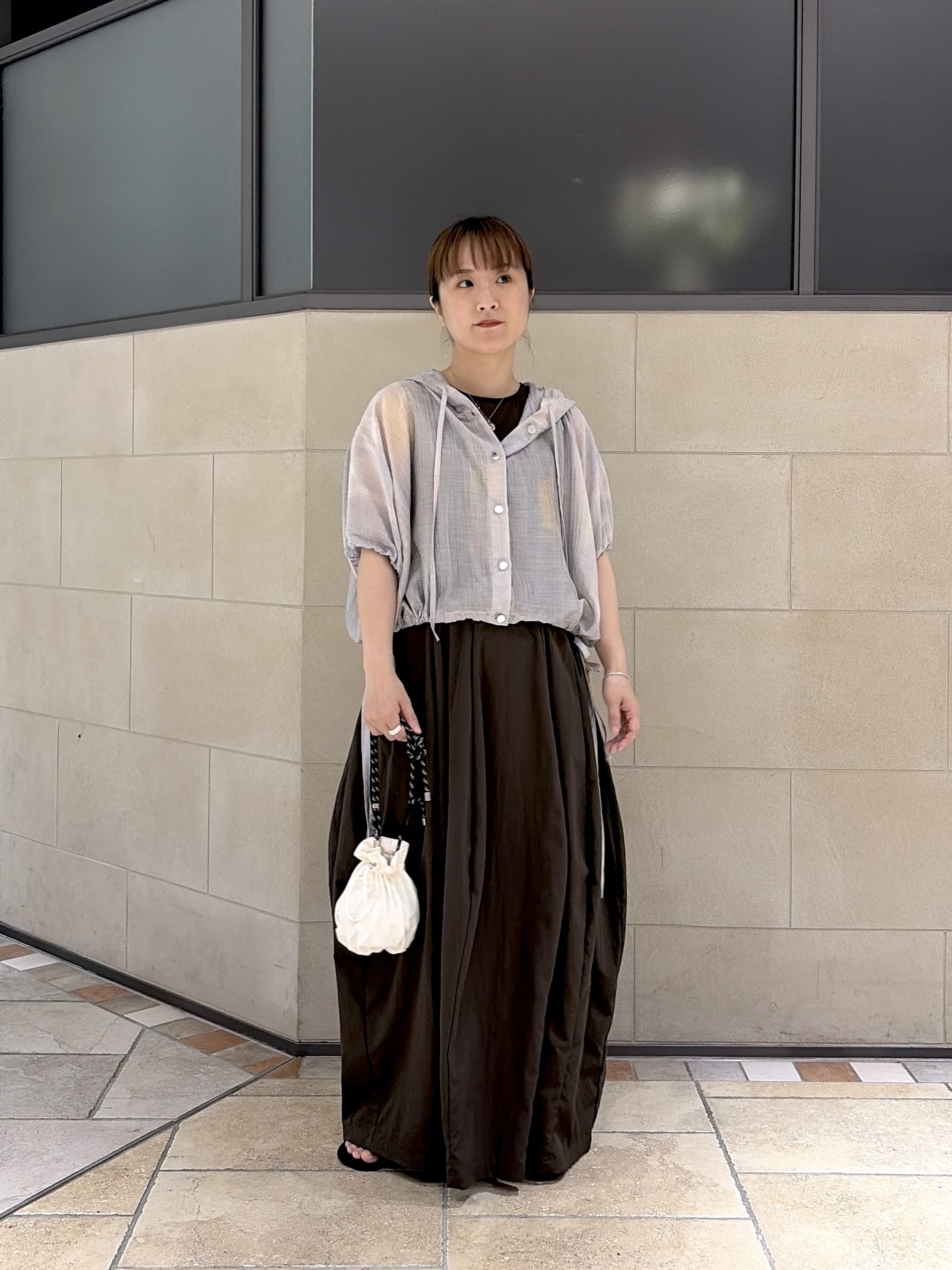 よねさんの「INDIVI｜デジタルシアープリントフーディーシャツ」を使ったコーディネート