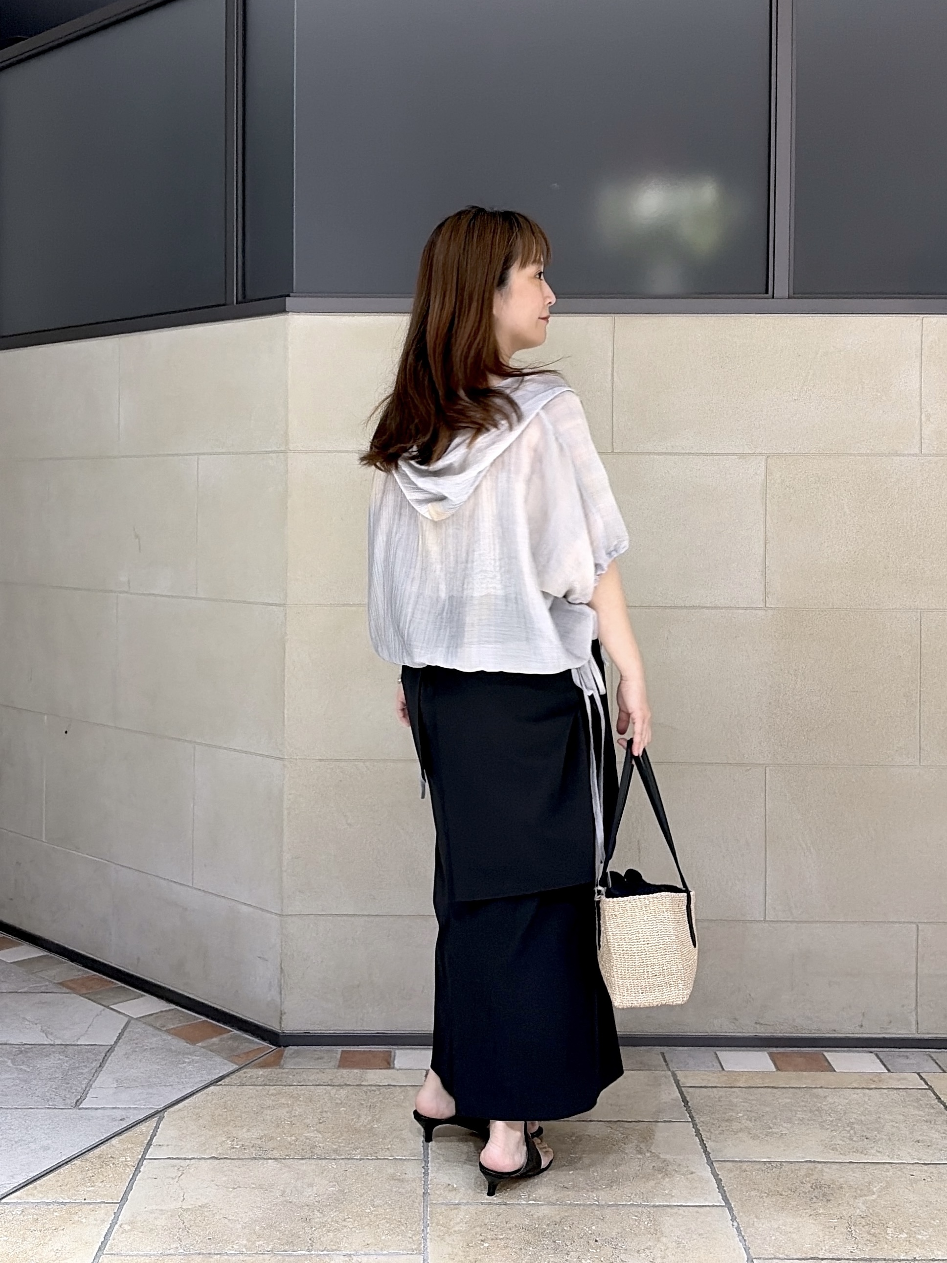 よねさんの「INDIVI｜デジタルシアープリントフーディーシャツ」を使ったコーディネート