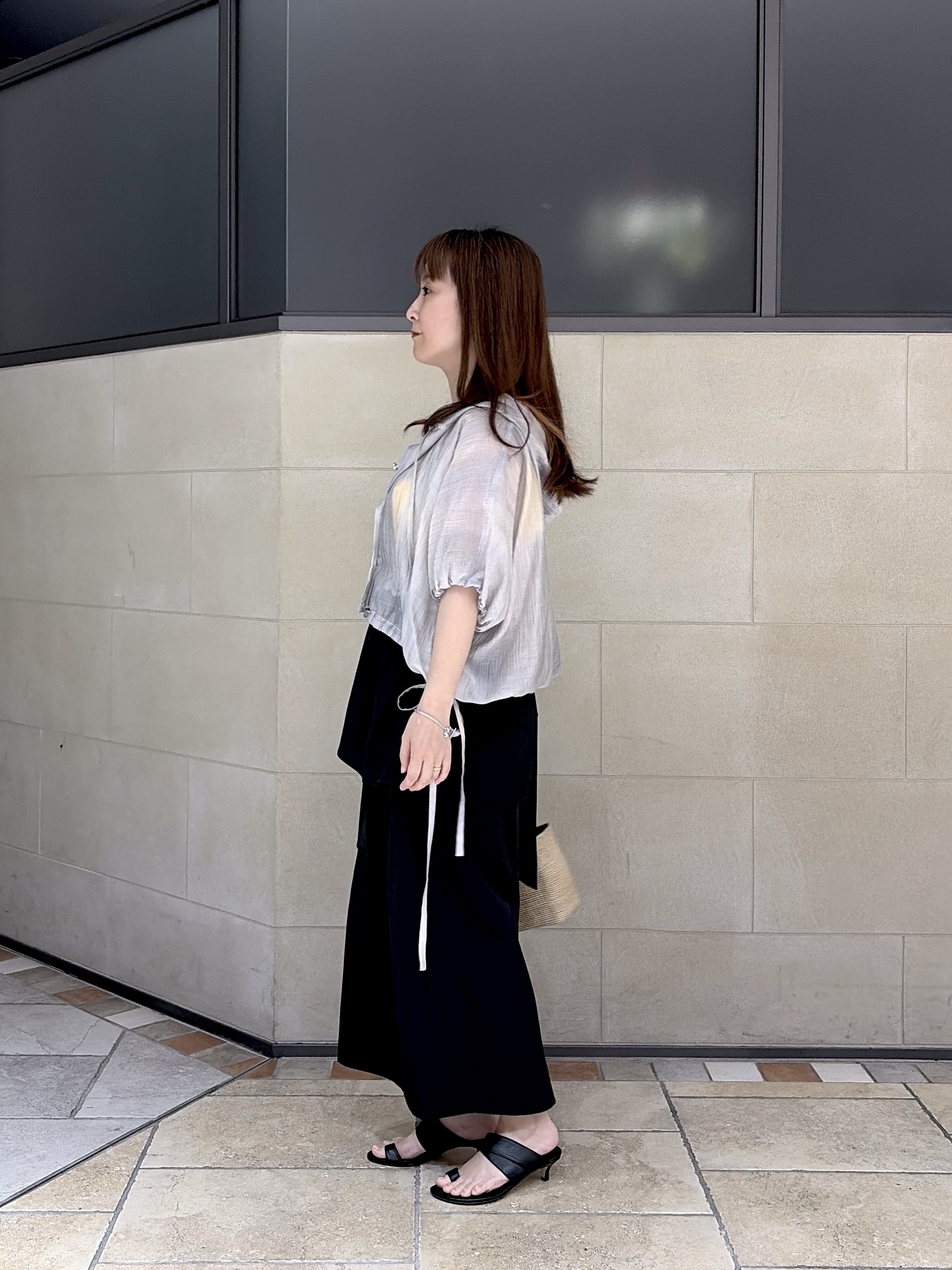 よねさんの「INDIVI｜デジタルシアープリントフーディーシャツ」を使ったコーディネート