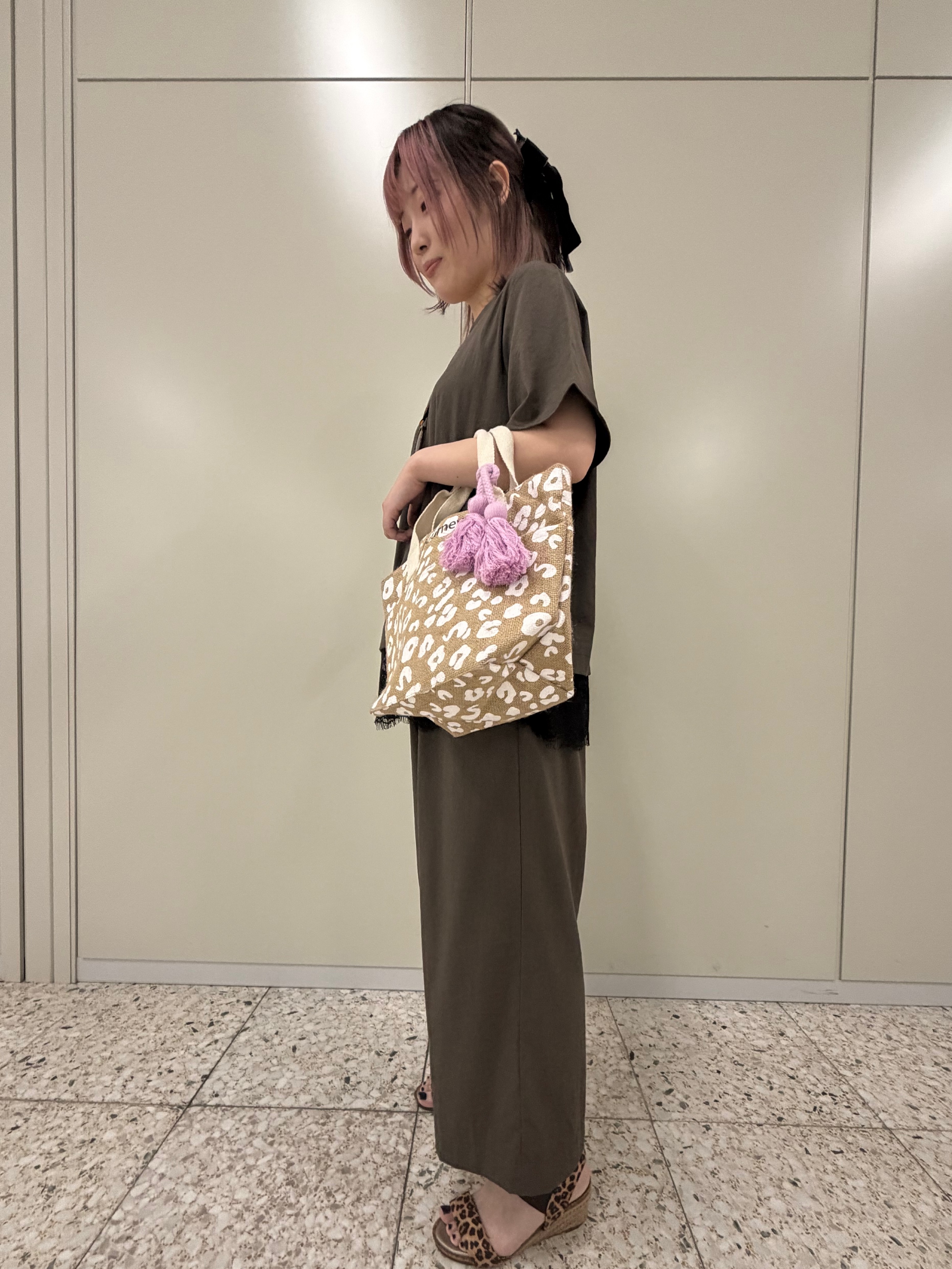 ひよりん⭐️さんの「SHOO･LA･RUE｜【S-LL/洗濯機可】軽凛(かろりん) 楽に着られて上品 裾レーススキッパーブラウス」を使ったコーディネート