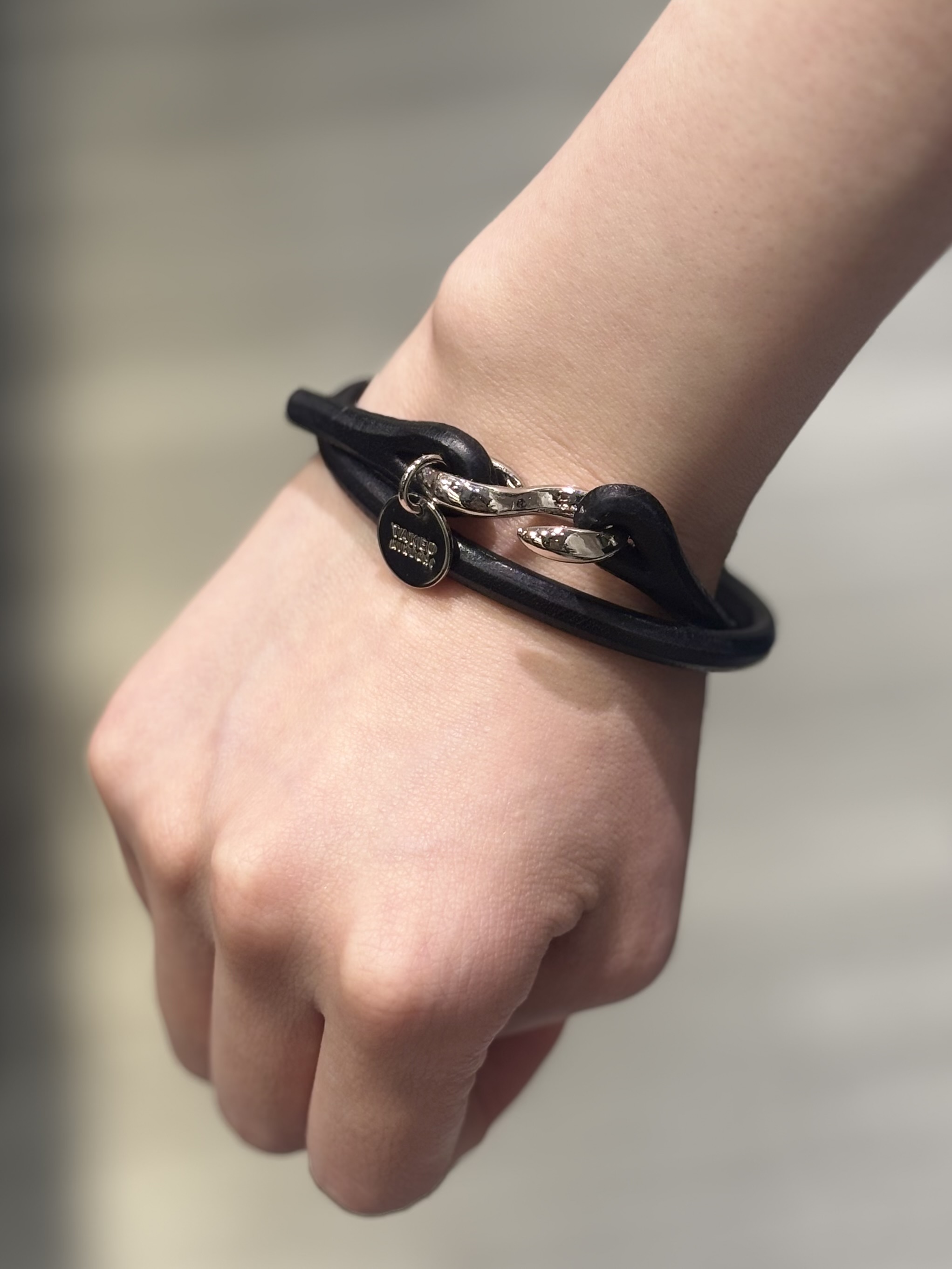 ウララさんの「TAKEO KIKUCHI｜【MADE IN JAPAN】2重巻き 染め分けレザー ブレスレット」を使ったコーディネート