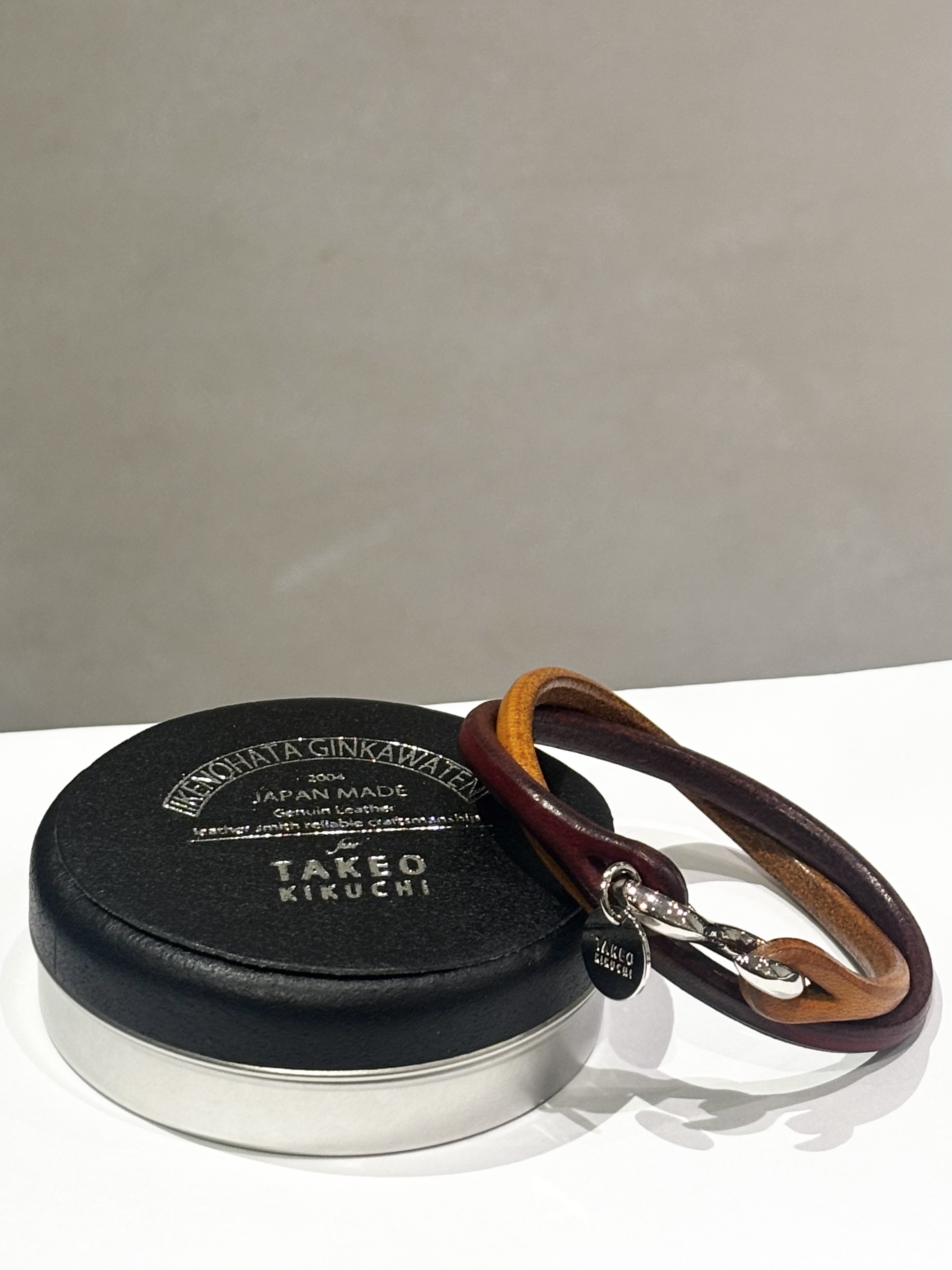 ウララさんの「TAKEO KIKUCHI｜【MADE IN JAPAN】2重巻き 染め分けレザー ブレスレット」を使ったコーディネート
