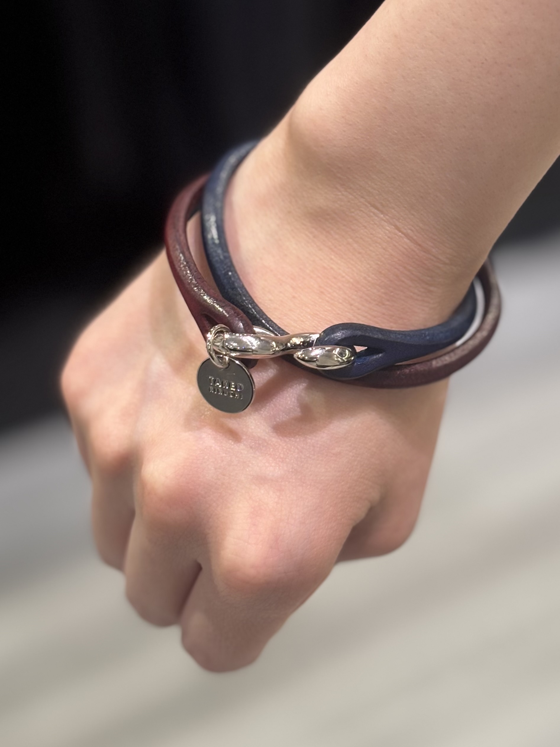 ウララさんの「TAKEO KIKUCHI｜【MADE IN JAPAN】2重巻き 染め分けレザー ブレスレット」を使ったコーディネート