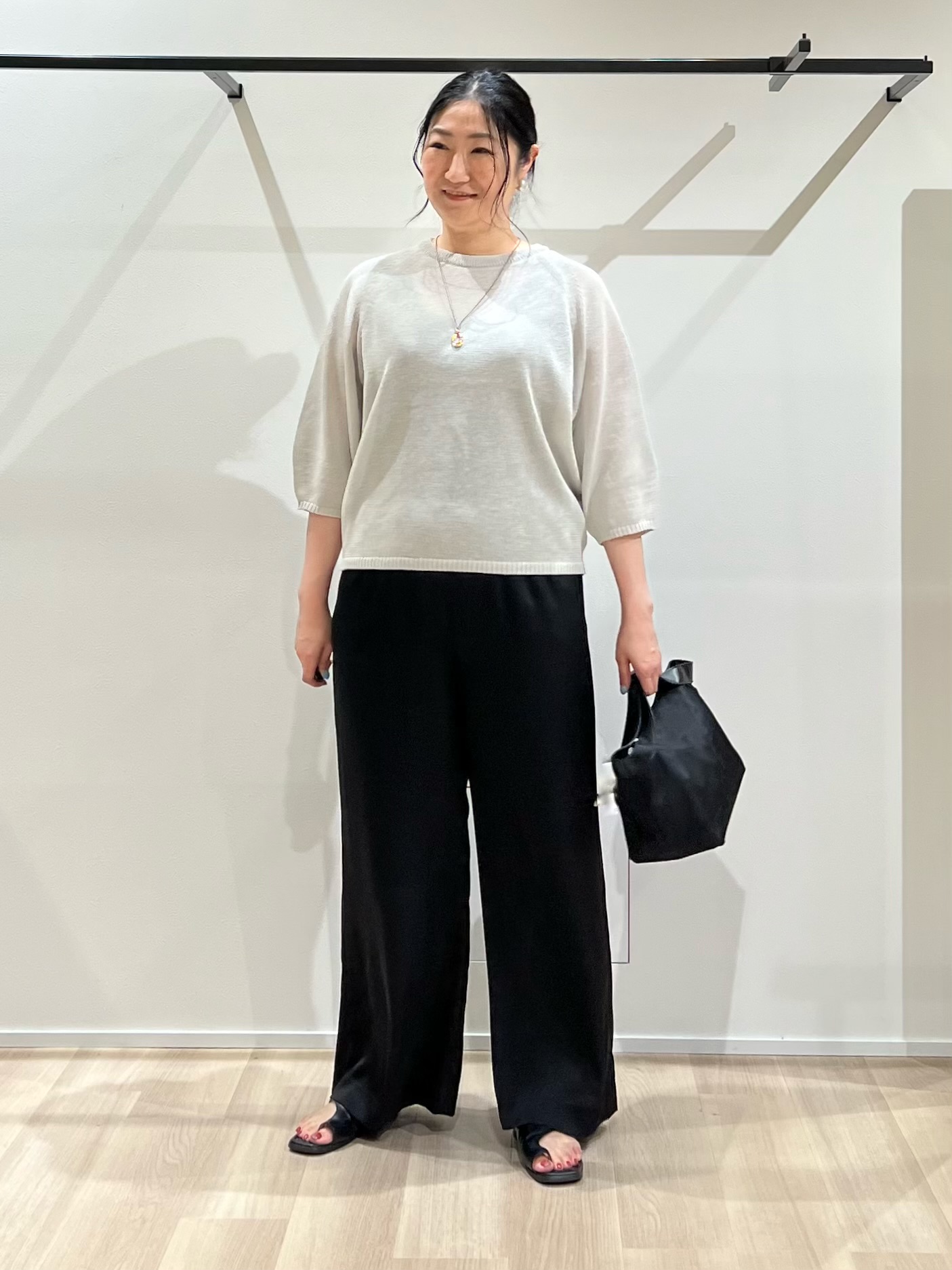 TOMOMIさんの「UNTITLED｜【洗える/ゆったり】クルーネックドライニット」を使ったコーディネート