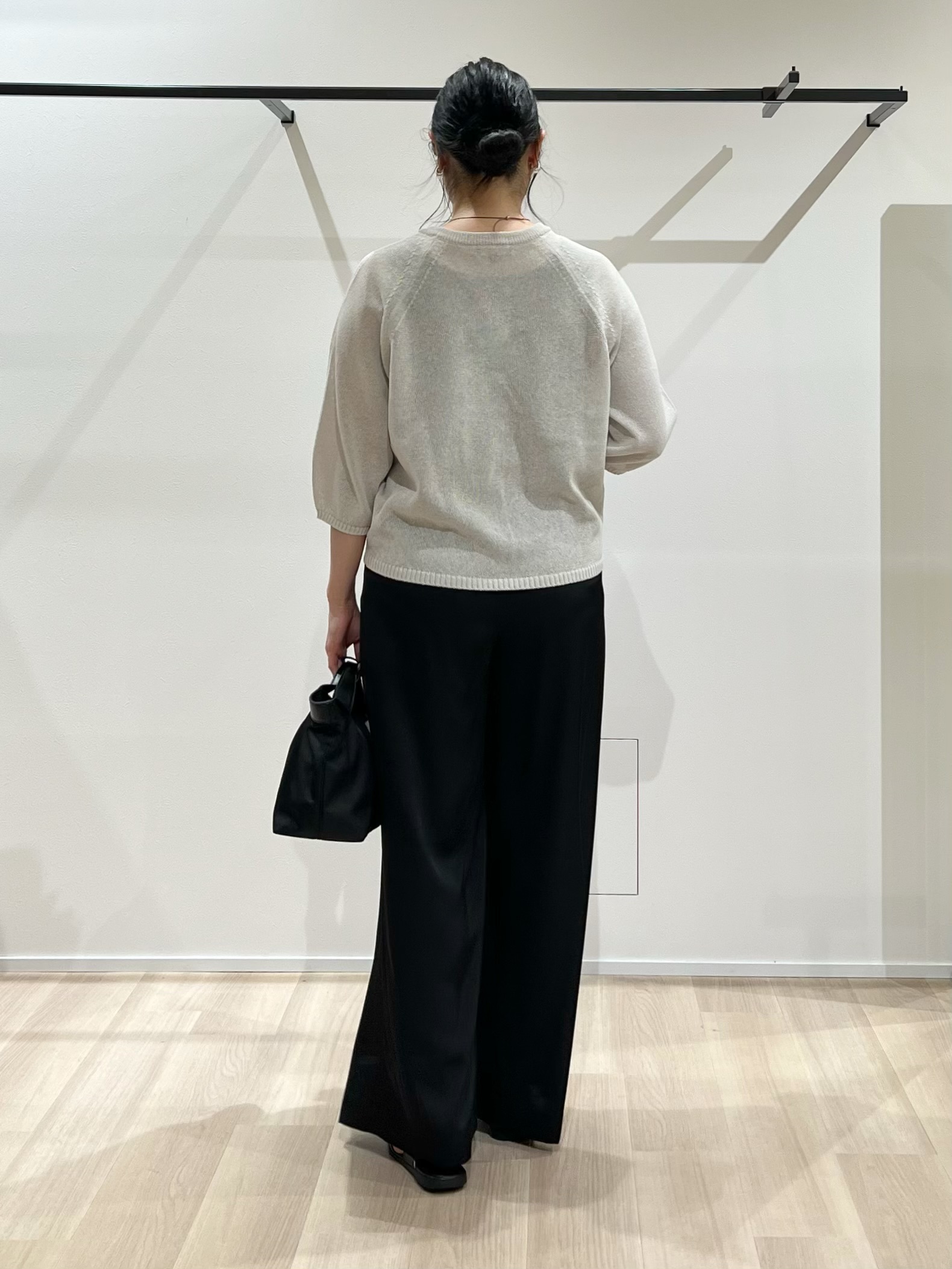 TOMOMIさんの「UNTITLED｜【洗える/ゆったり】クルーネックドライニット」を使ったコーディネート