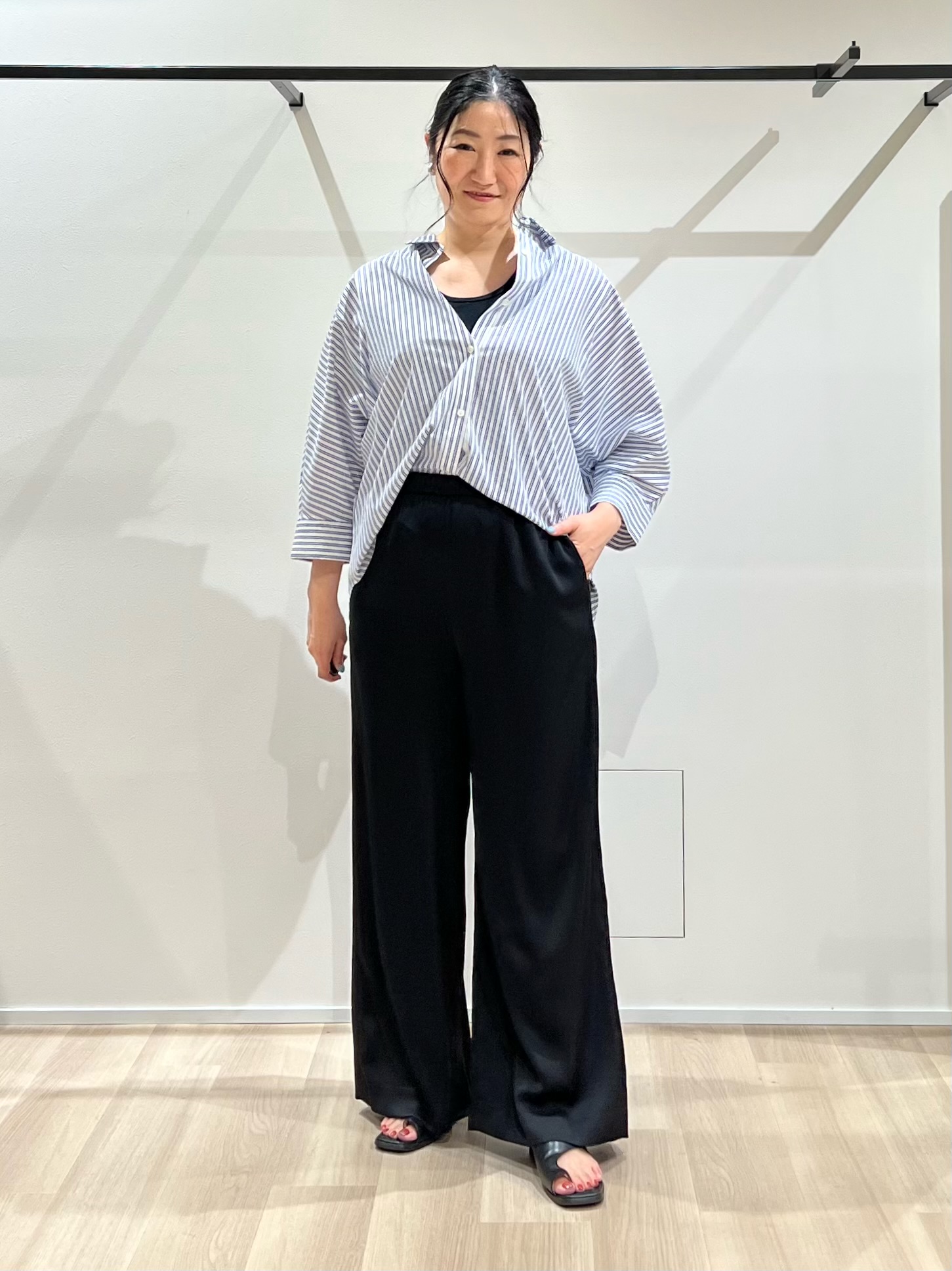 TOMOMIさんの「UNTITLED｜【接触冷感/吸水速乾/UVカット】ドルマンスリーブシャツ」を使ったコーディネート