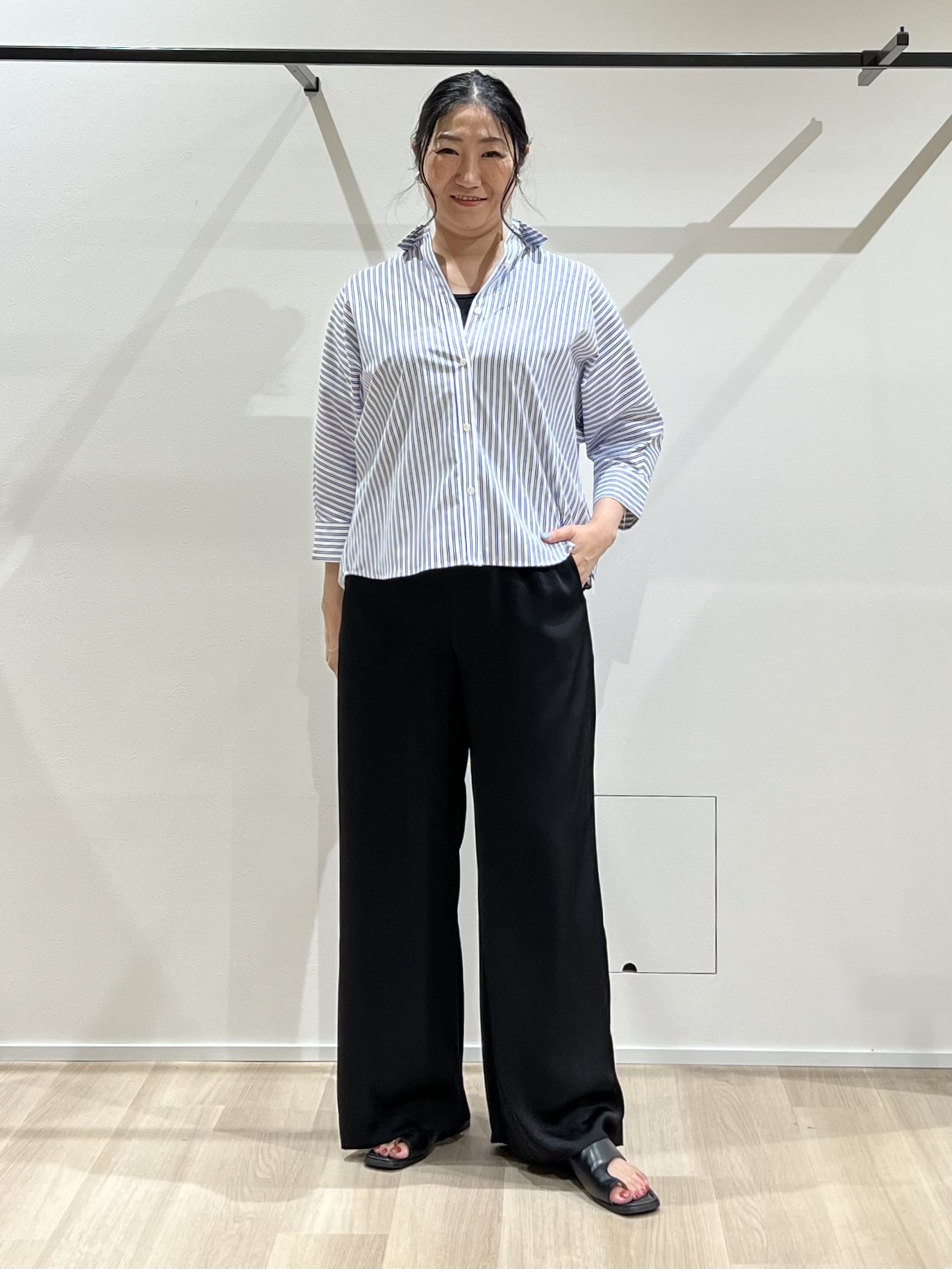 TOMOMIさんの「UNTITLED｜【接触冷感/吸水速乾/UVカット】ドルマンスリーブシャツ」を使ったコーディネート