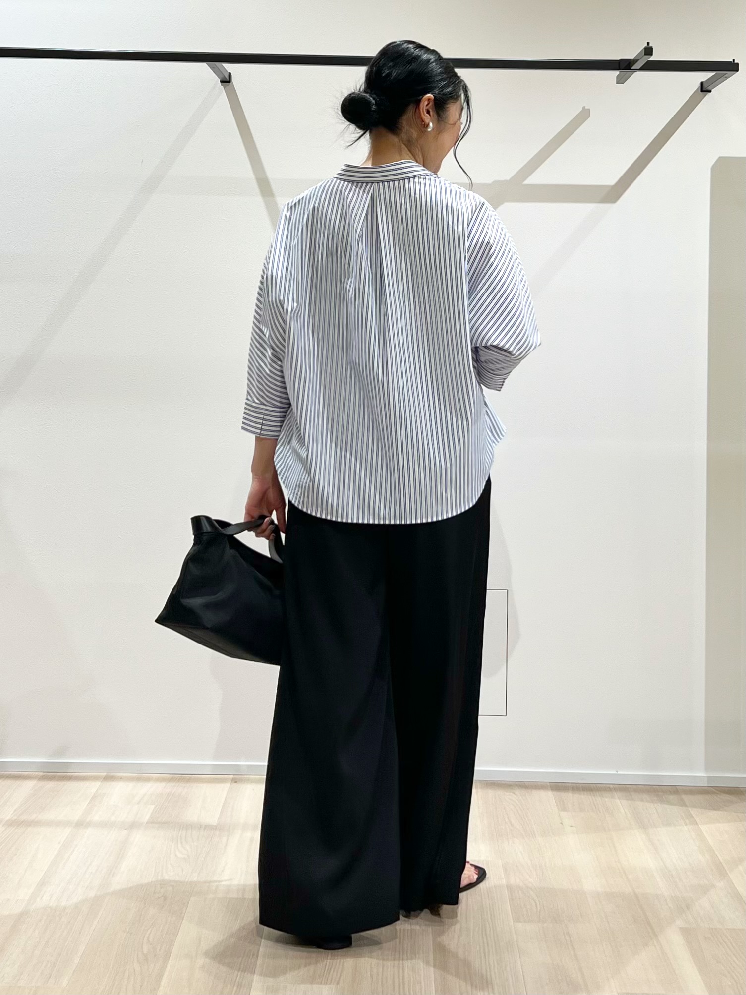 TOMOMIさんの「UNTITLED｜【接触冷感/吸水速乾/UVカット】ドルマンスリーブシャツ」を使ったコーディネート