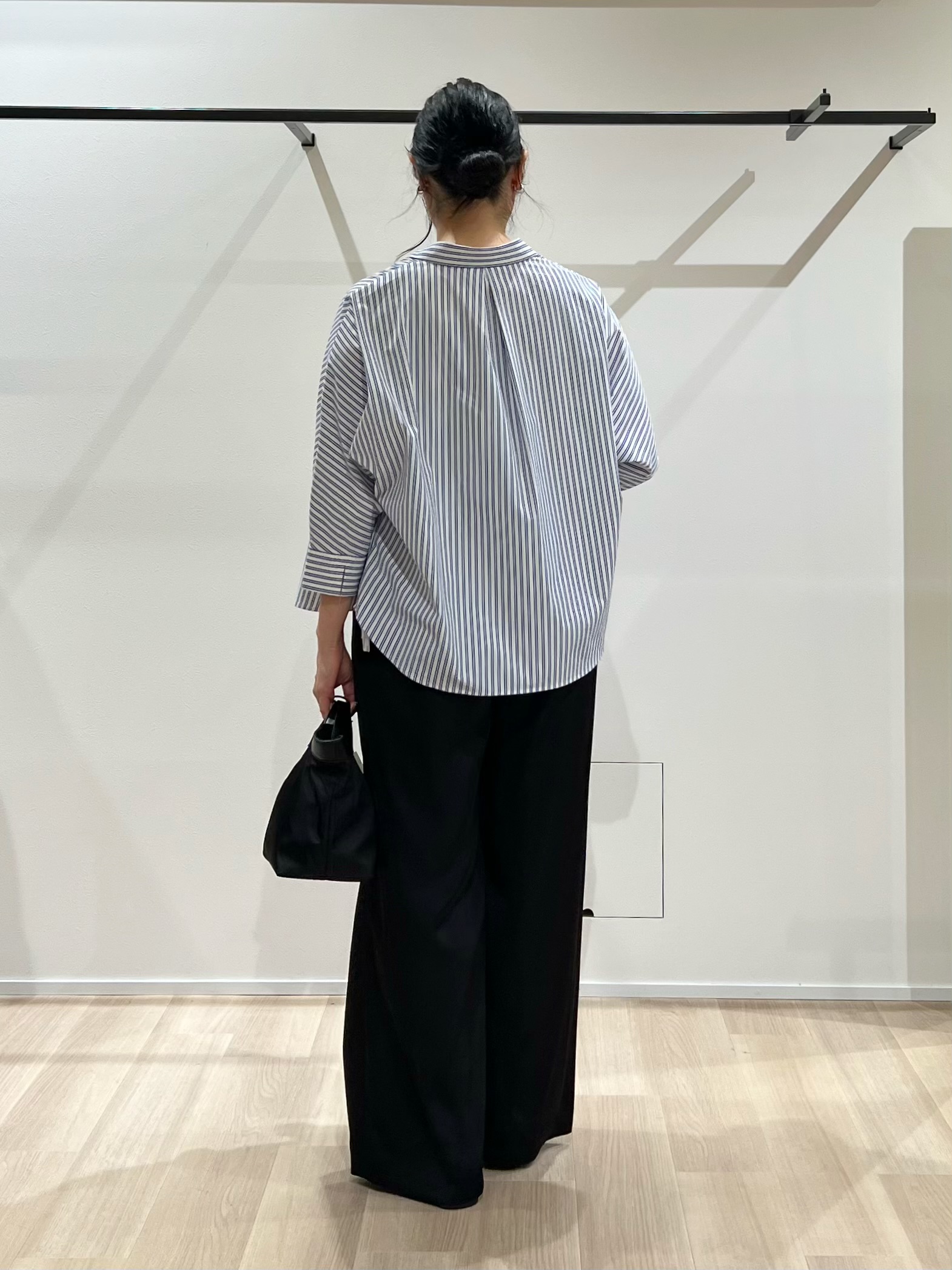 TOMOMIさんの「UNTITLED｜【接触冷感/吸水速乾/UVカット】ドルマンスリーブシャツ」を使ったコーディネート