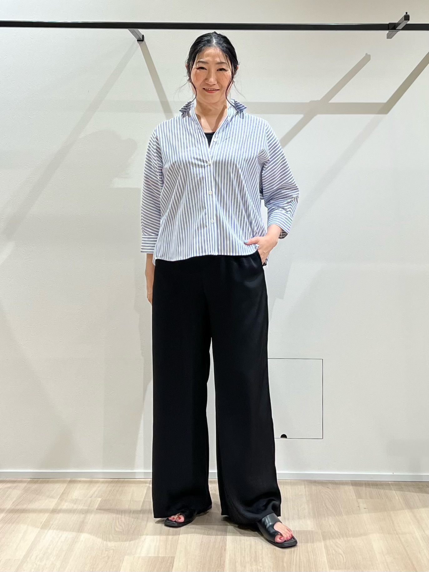 TOMOMIさんの「UNTITLED｜【接触冷感/吸水速乾/UVカット】ドルマンスリーブシャツ」を使ったコーディネート