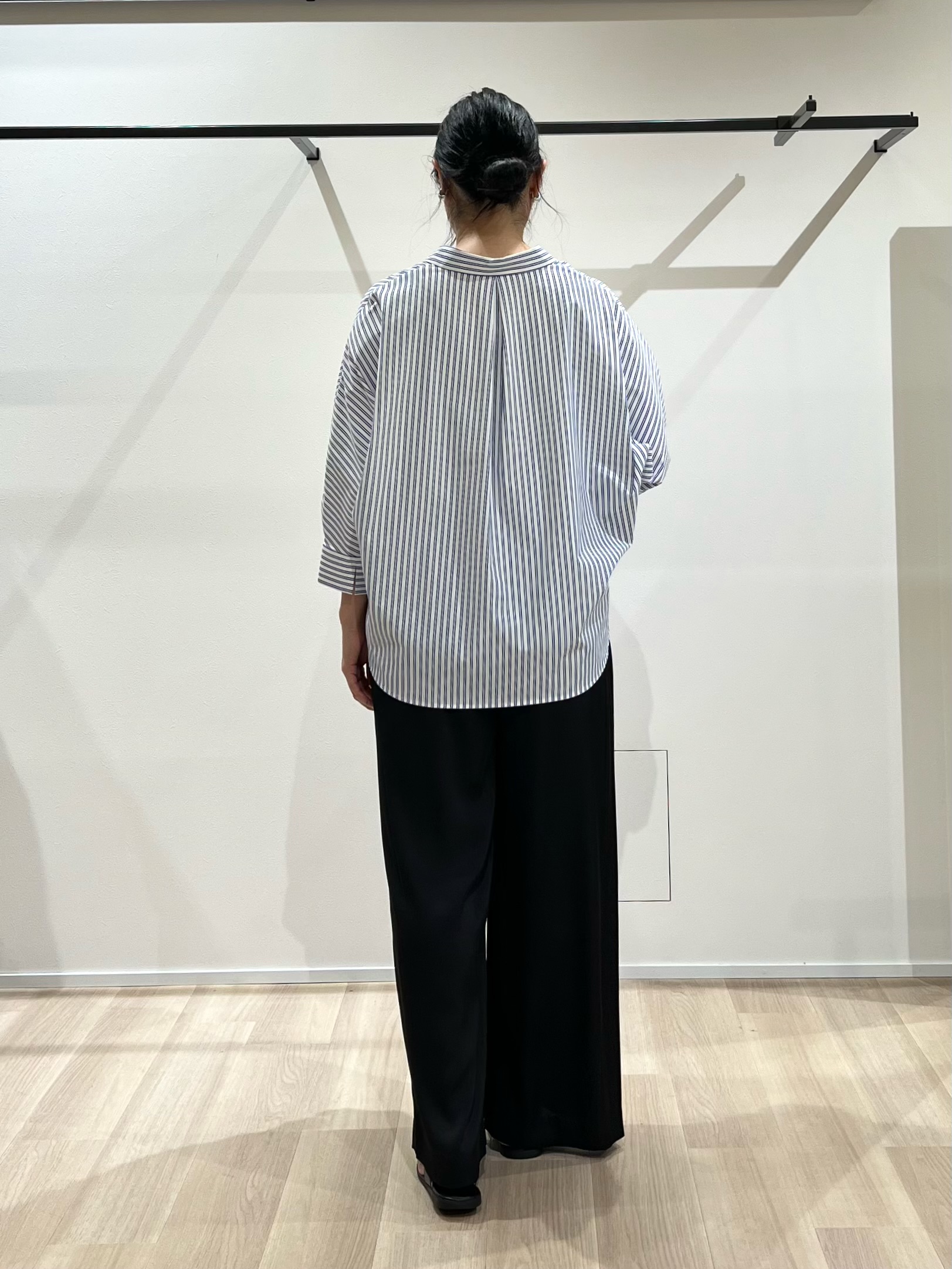TOMOMIさんの「UNTITLED｜【接触冷感/吸水速乾/UVカット】ドルマンスリーブシャツ」を使ったコーディネート