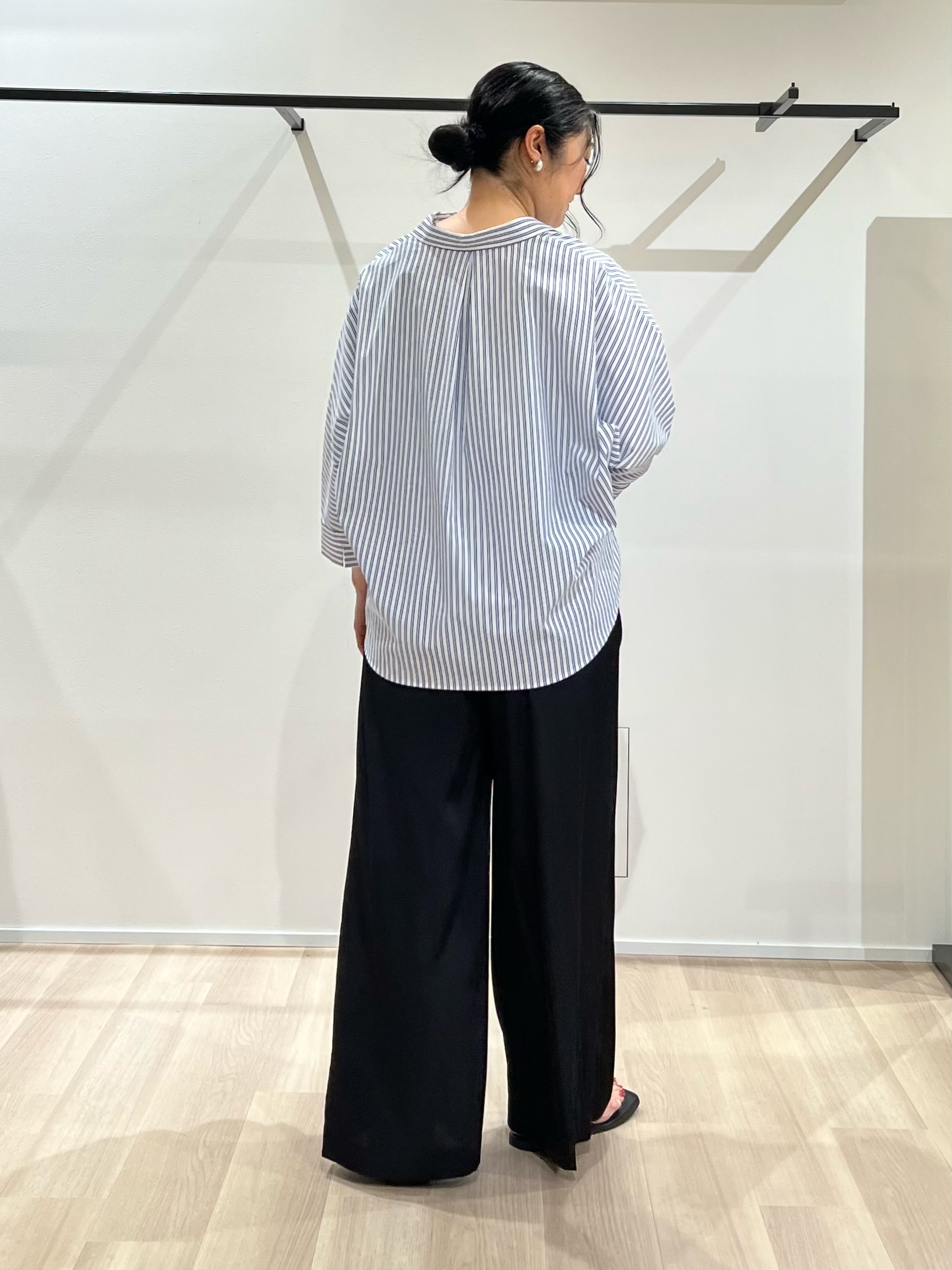 TOMOMIさんの「UNTITLED｜【接触冷感/吸水速乾/UVカット】ドルマンスリーブシャツ」を使ったコーディネート