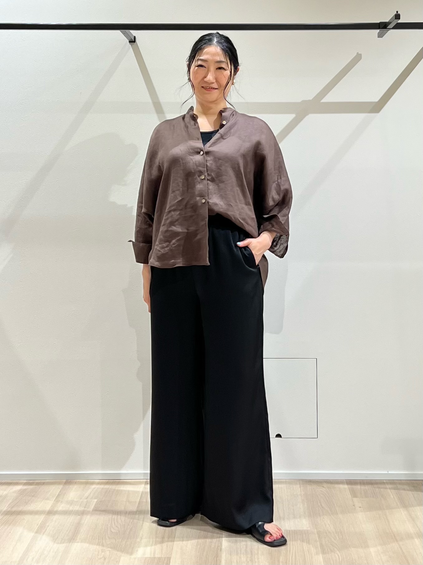 TOMOMIさんの「UNTITLED｜【麻100】リネンドルマンシャツ」を使ったコーディネート