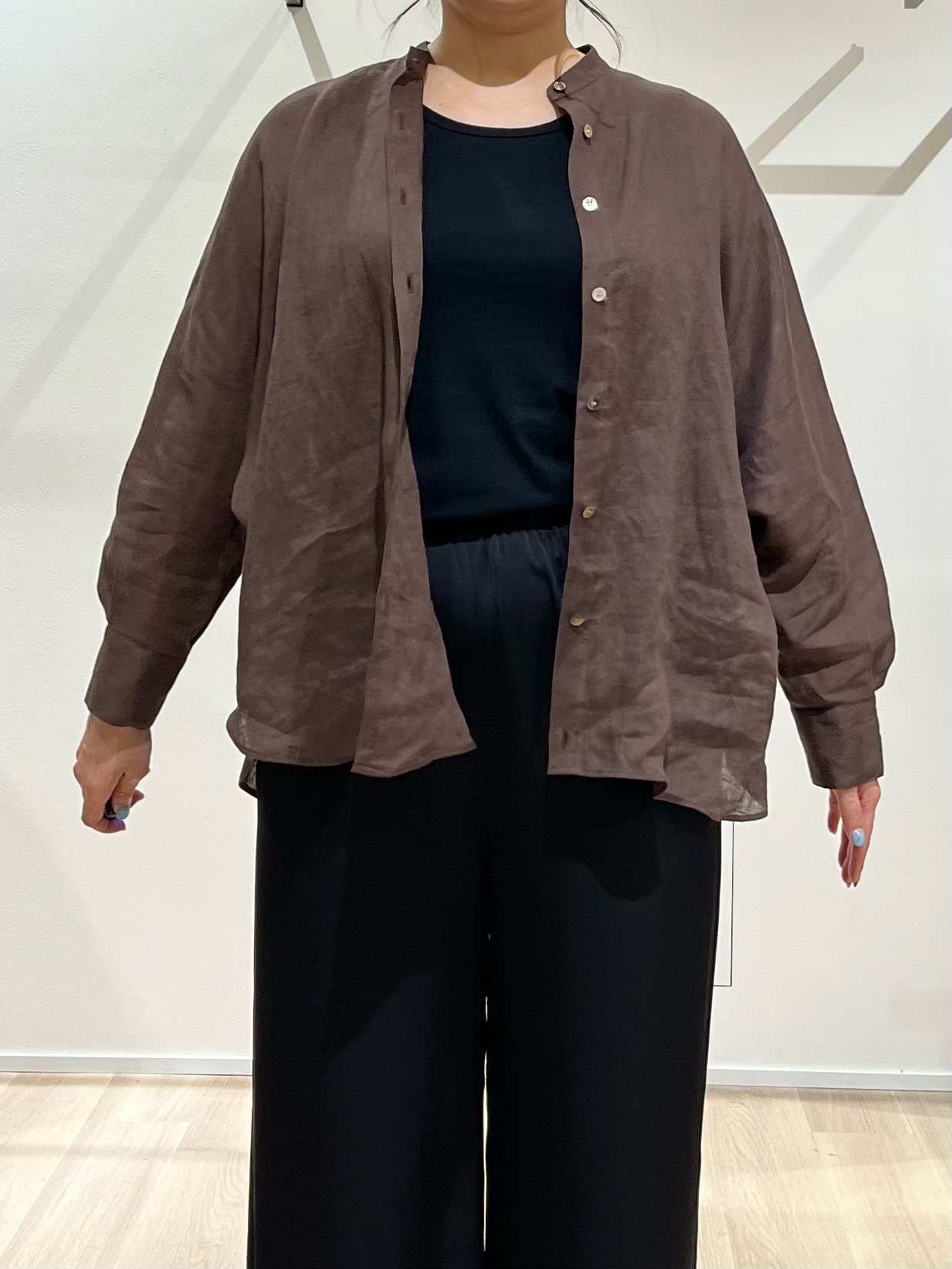 TOMOMIさんの「UNTITLED｜【麻100】リネンドルマンシャツ」を使ったコーディネート