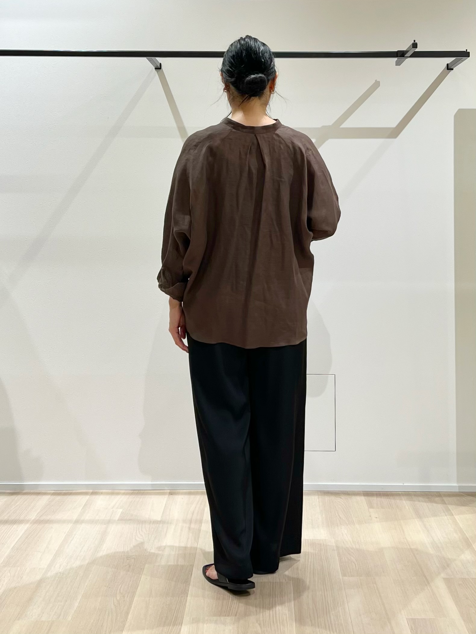TOMOMIさんの「UNTITLED｜【麻100】リネンドルマンシャツ」を使ったコーディネート