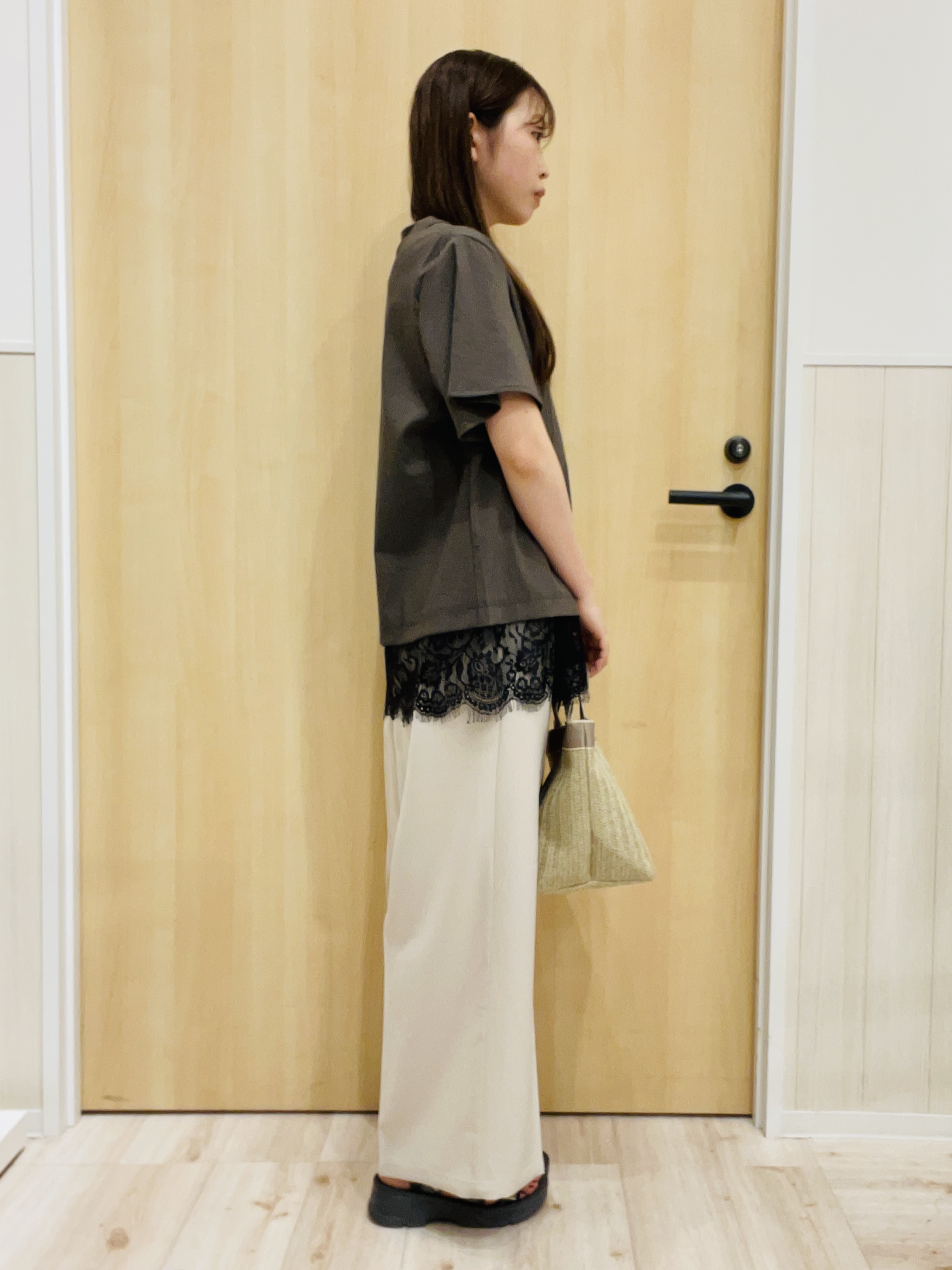 minamiさんの「SHOO･LA･RUE｜【S-LL/洗濯機可】軽凛(かろりん) 楽に着られて上品 裾レーススキッパーブラウス」を使ったコーディネート