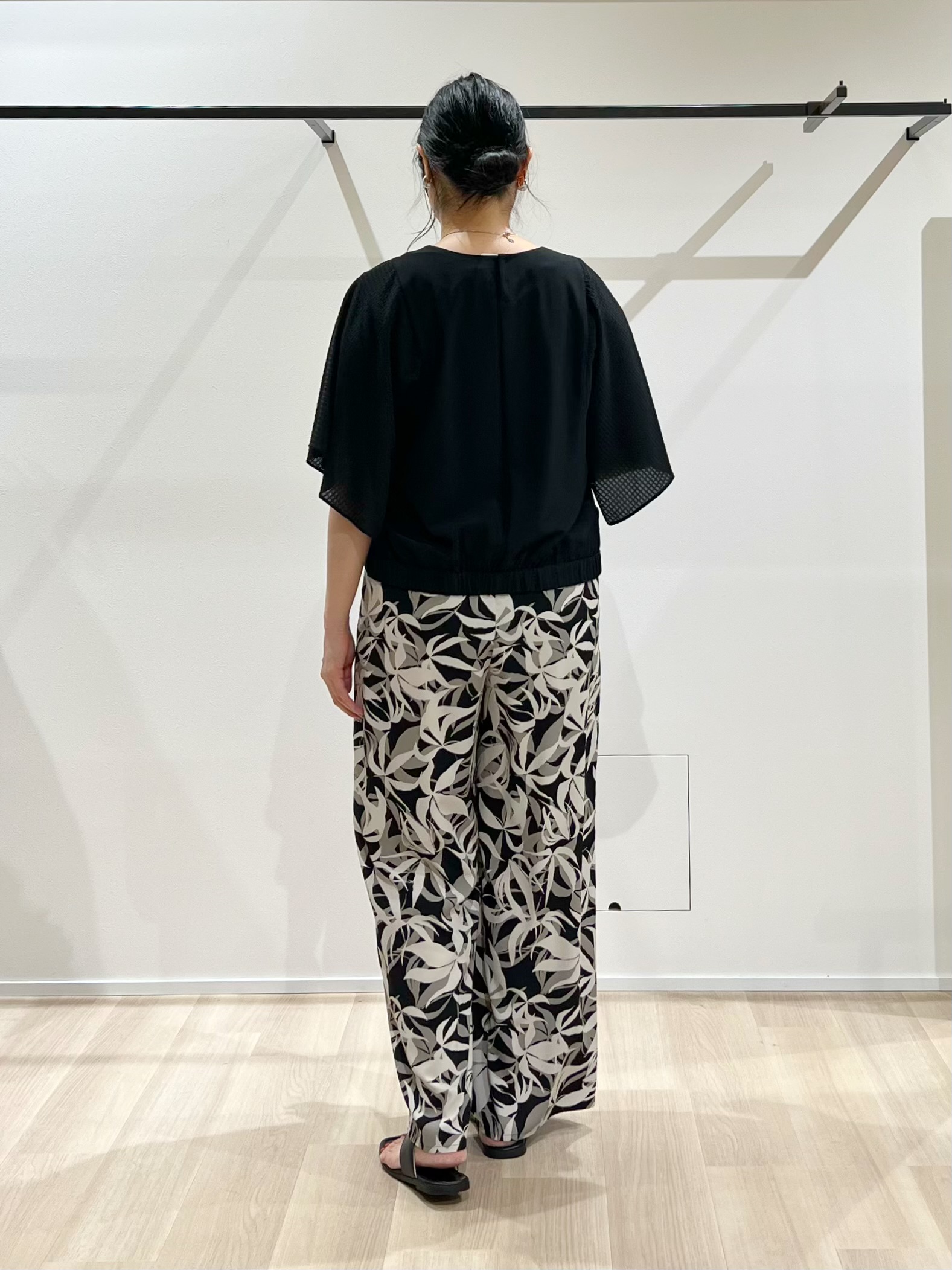 TOMOMIさんの「UNTITLED｜【洗える／シアーチェック柄】異素材コンビスリーブトップス」を使ったコーディネート