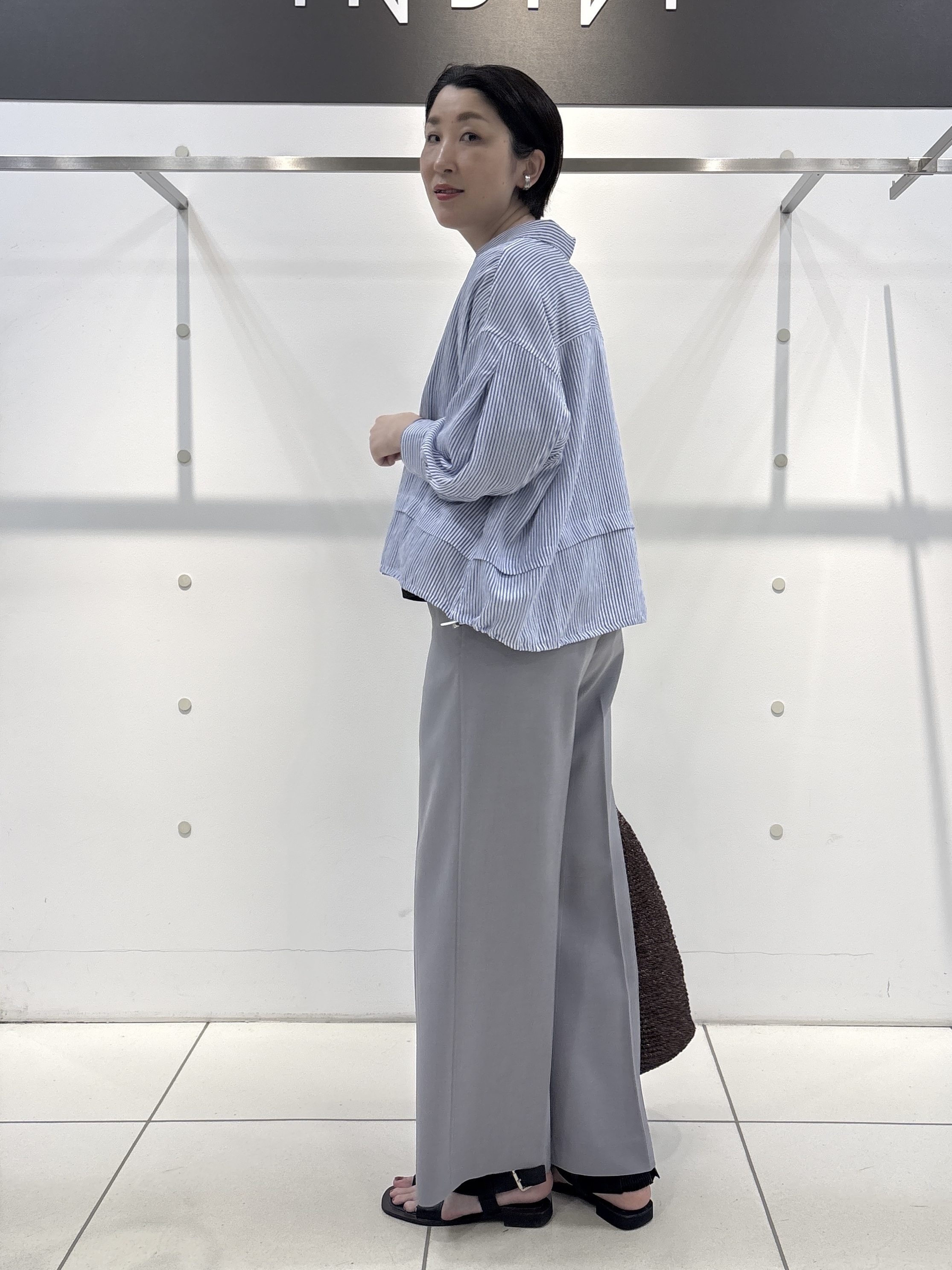 yuriさんの「INDIVI｜【洗える／UVケア／SETUP可能】ウール調ワイドパンツ」を使ったコーディネート