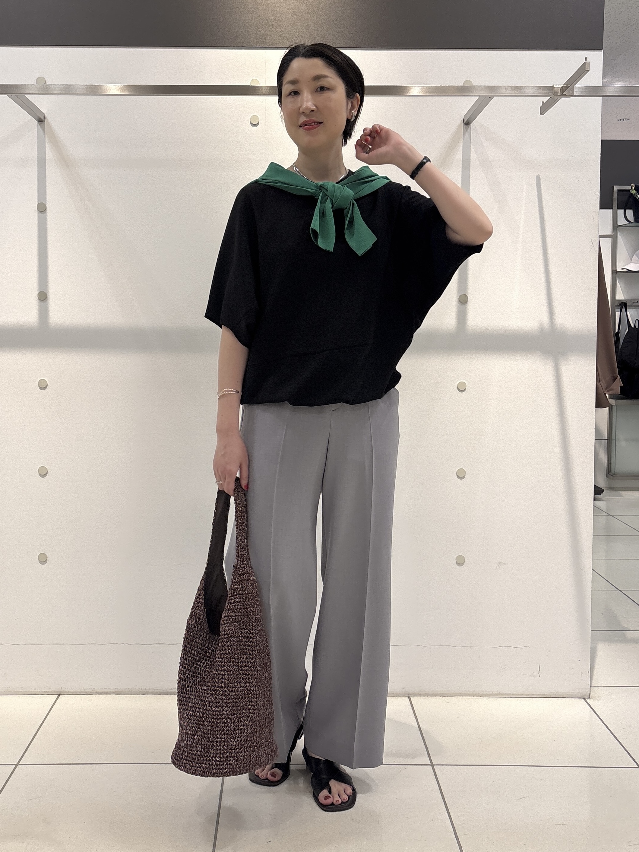 yuriさんの「INDIVI｜【洗える／UVケア／SETUP可能】ウール調ワイドパンツ」を使ったコーディネート