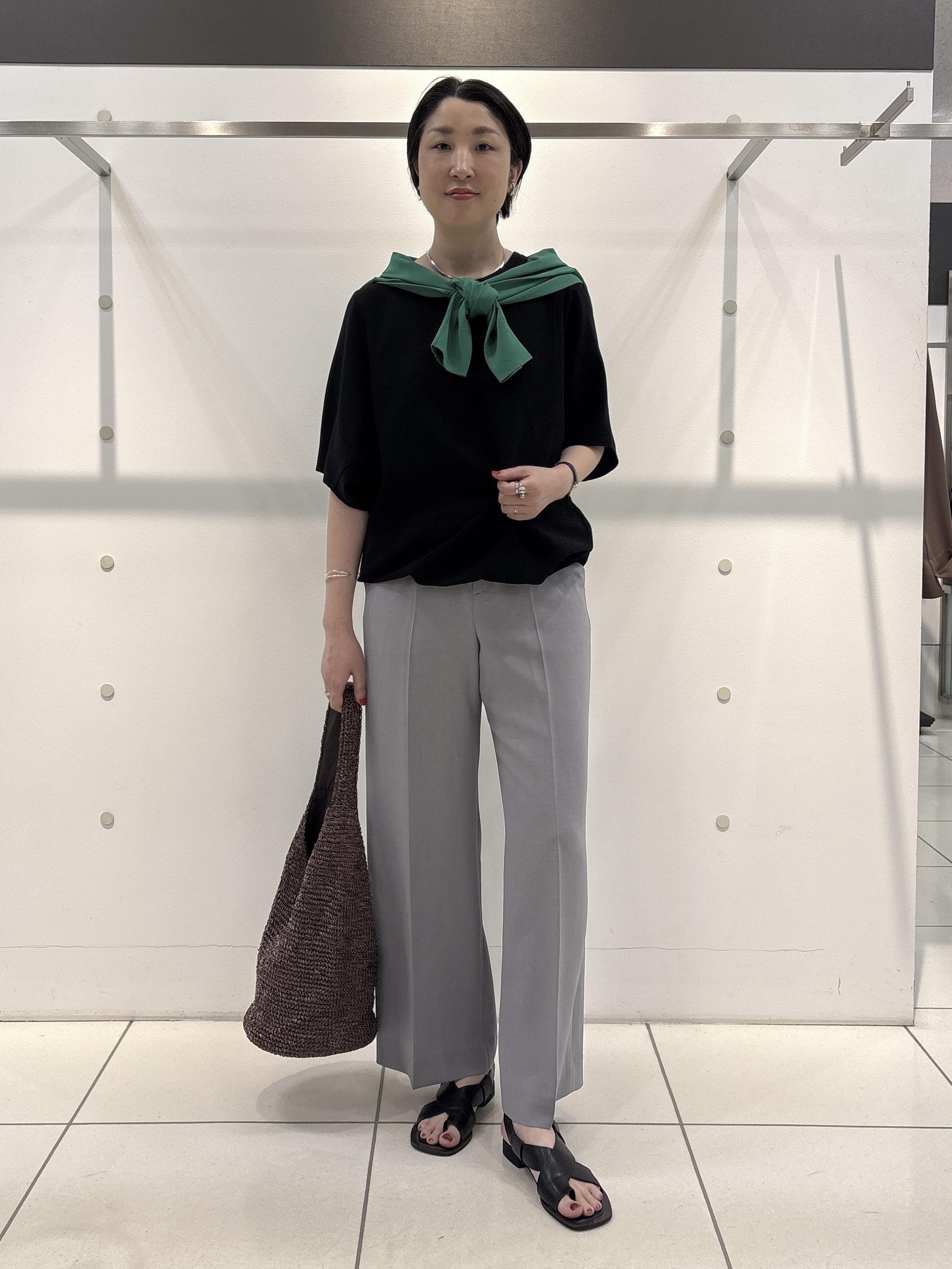 yuriさんの「INDIVI｜【洗える／UVケア／SETUP可能】ウール調ワイドパンツ」を使ったコーディネート
