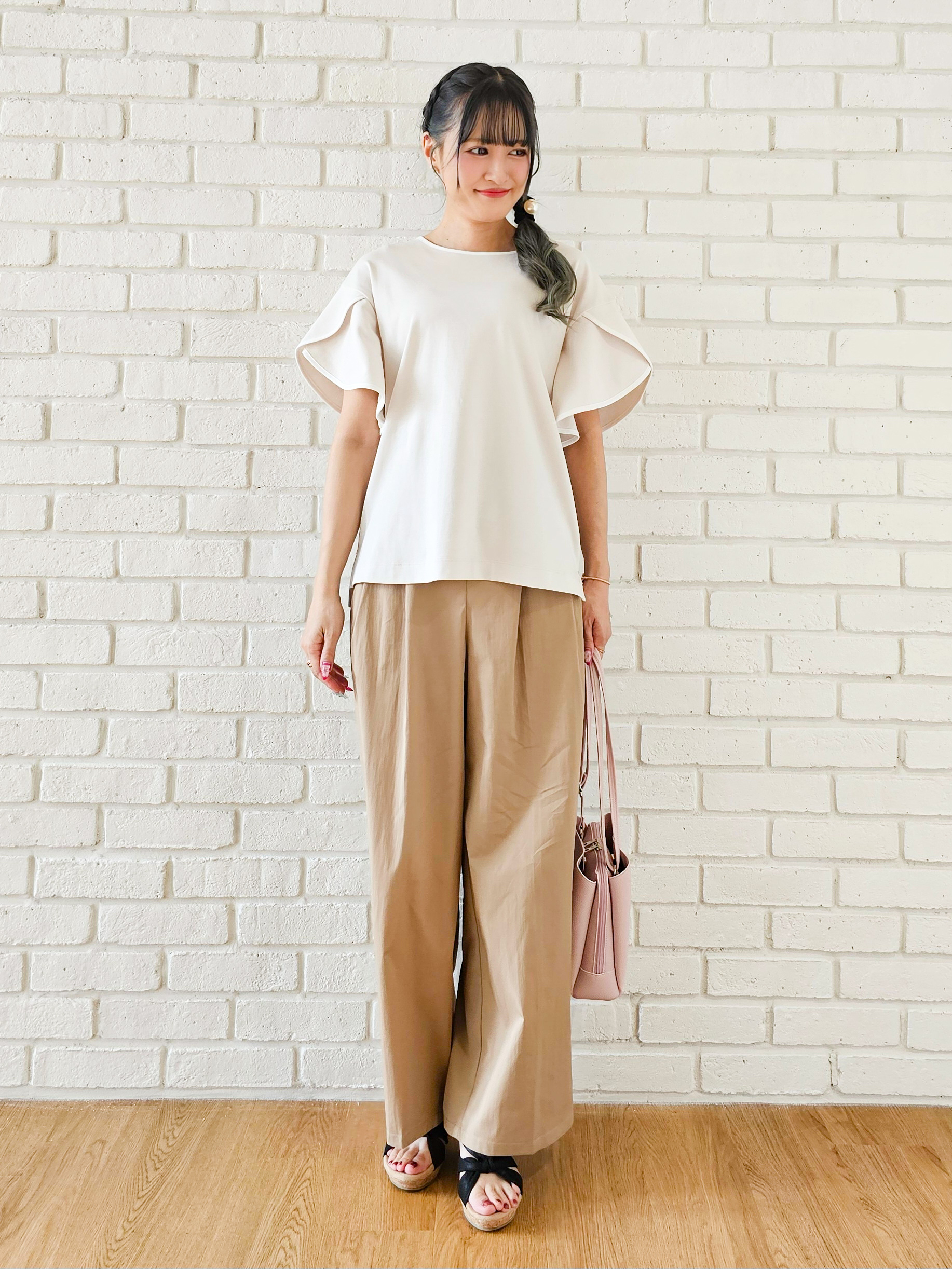 ゆゆさんの「SHOO･LA･RUE｜【洗濯機可/S-LL】配色パイピング フレアスリーブトップス」を使ったコーディネート