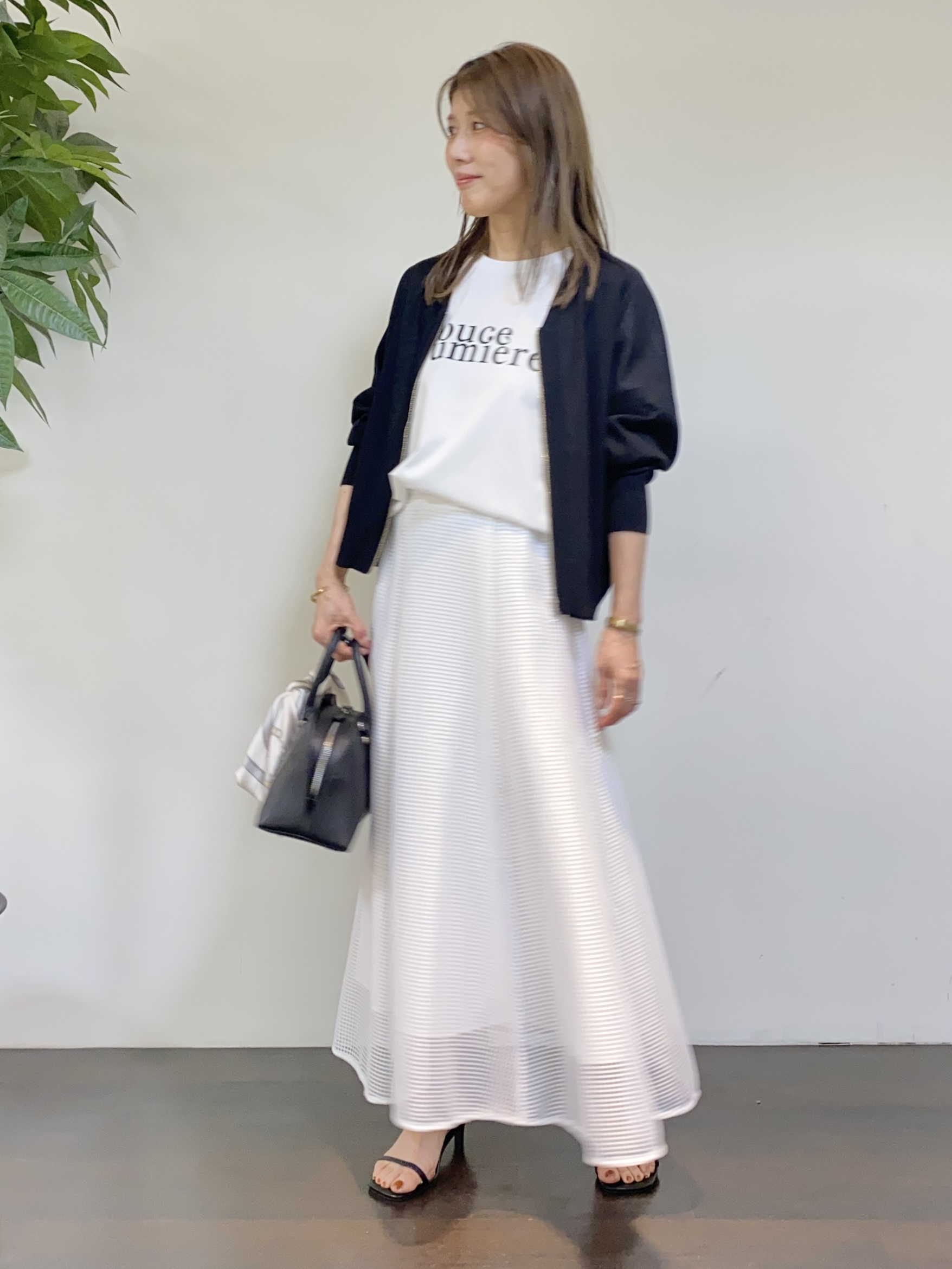 tomoさんの「UNTITLED｜【アンサンブル可/日除け・冷房対策】シアーレーヨンZIPカーディガン」を使ったコーディネート