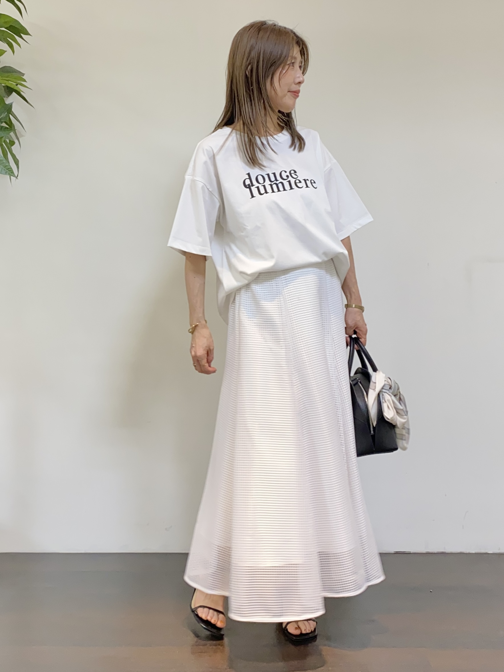 tomoさんの「UNTITLED｜【アンサンブル可/日除け・冷房対策】シアーレーヨンZIPカーディガン」を使ったコーディネート