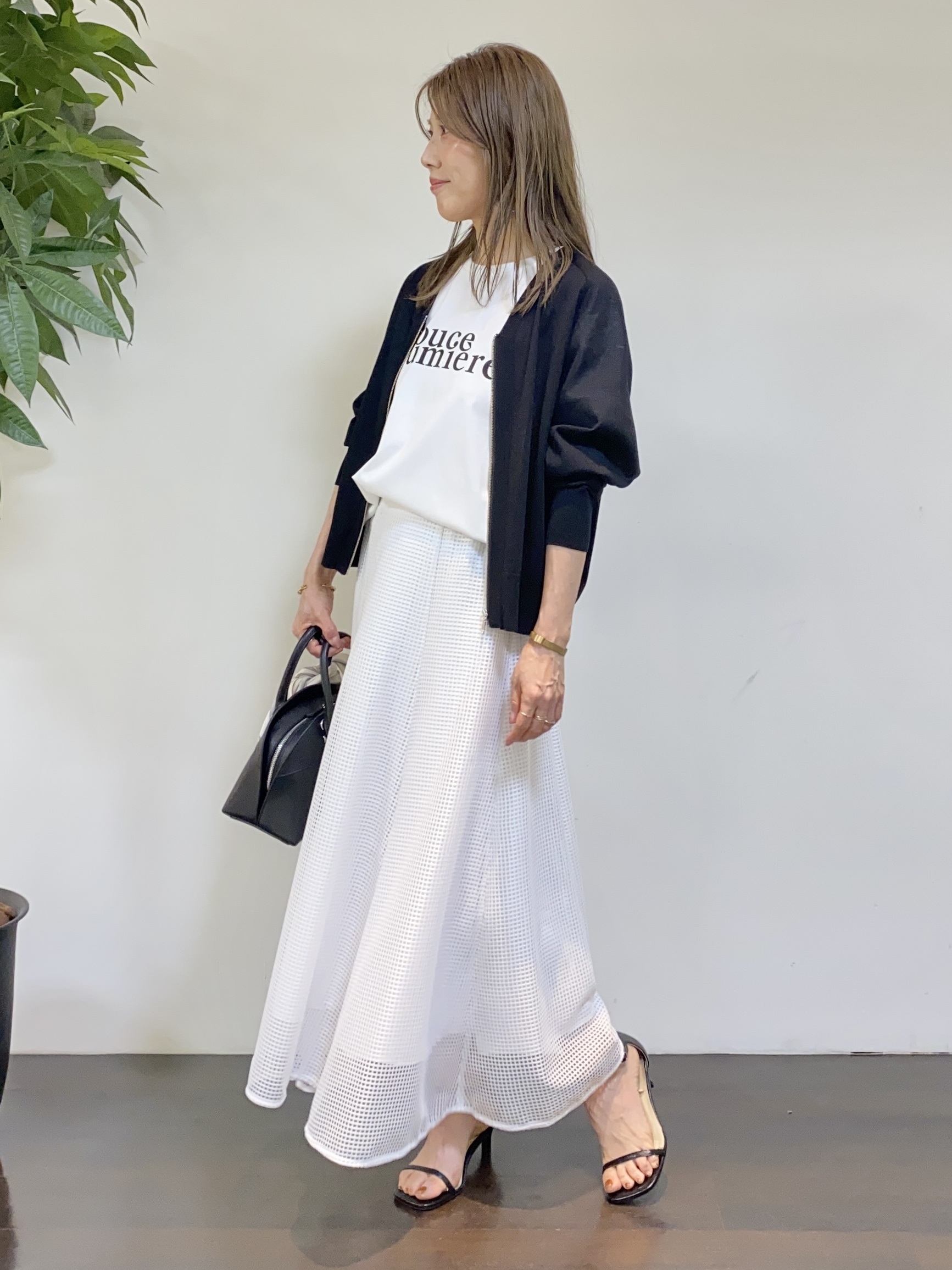 tomoさんの「UNTITLED｜【アンサンブル可/日除け・冷房対策】シアーレーヨンZIPカーディガン」を使ったコーディネート