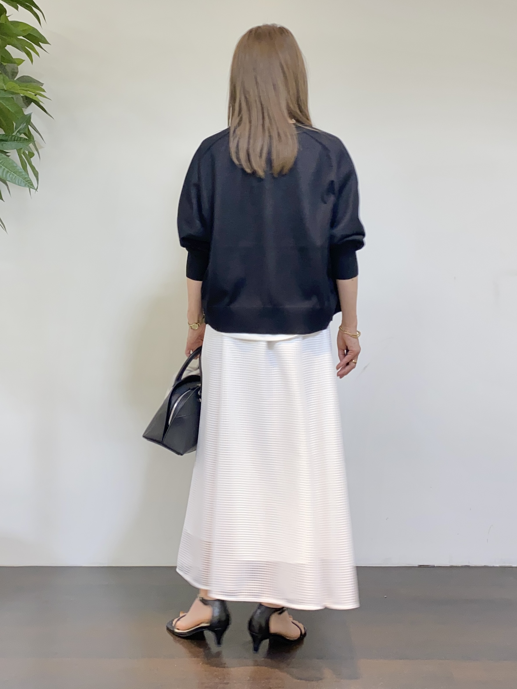 tomoさんの「UNTITLED｜【アンサンブル可/日除け・冷房対策】シアーレーヨンZIPカーディガン」を使ったコーディネート