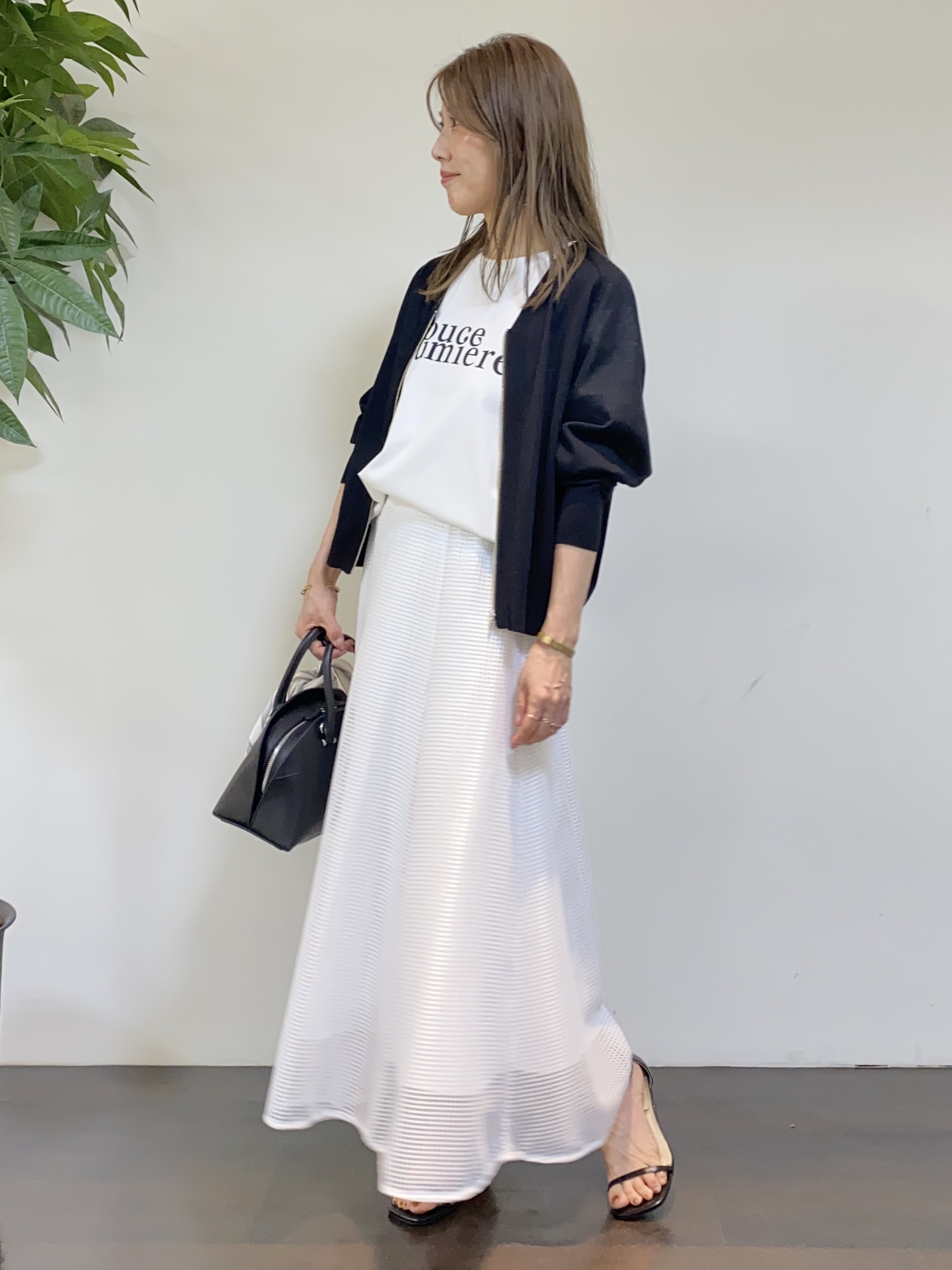 tomoさんの「UNTITLED｜【アンサンブル可/日除け・冷房対策】シアーレーヨンZIPカーディガン」を使ったコーディネート