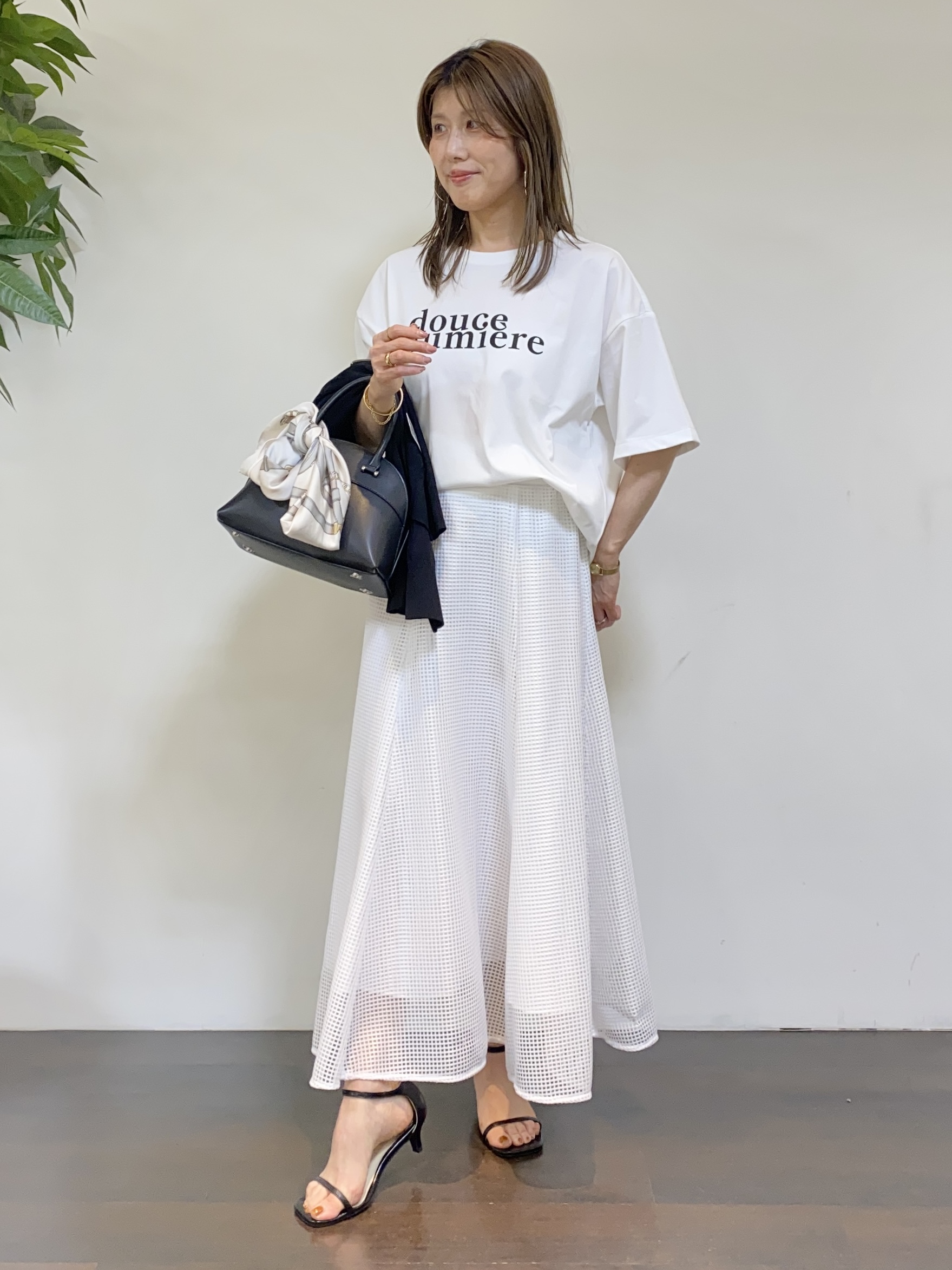 tomoさんの「UNTITLED｜【アンサンブル可/日除け・冷房対策】シアーレーヨンZIPカーディガン」を使ったコーディネート