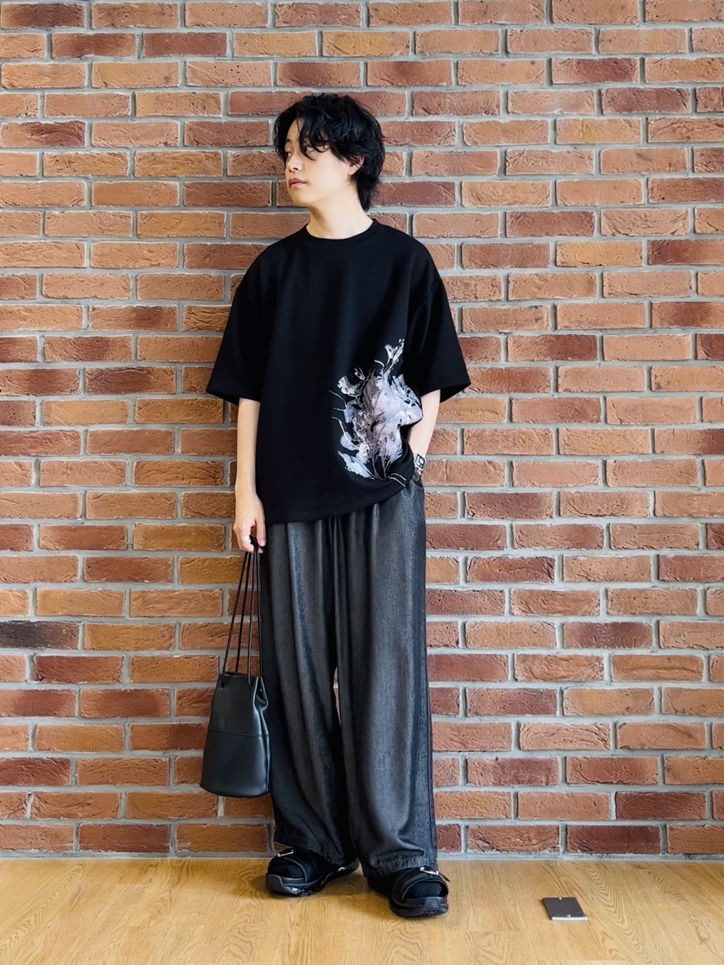 ワッキーさんの「tk.TAKEO KIKUCHI｜リーフエンブロブラーTシャツ」を使ったコーディネート