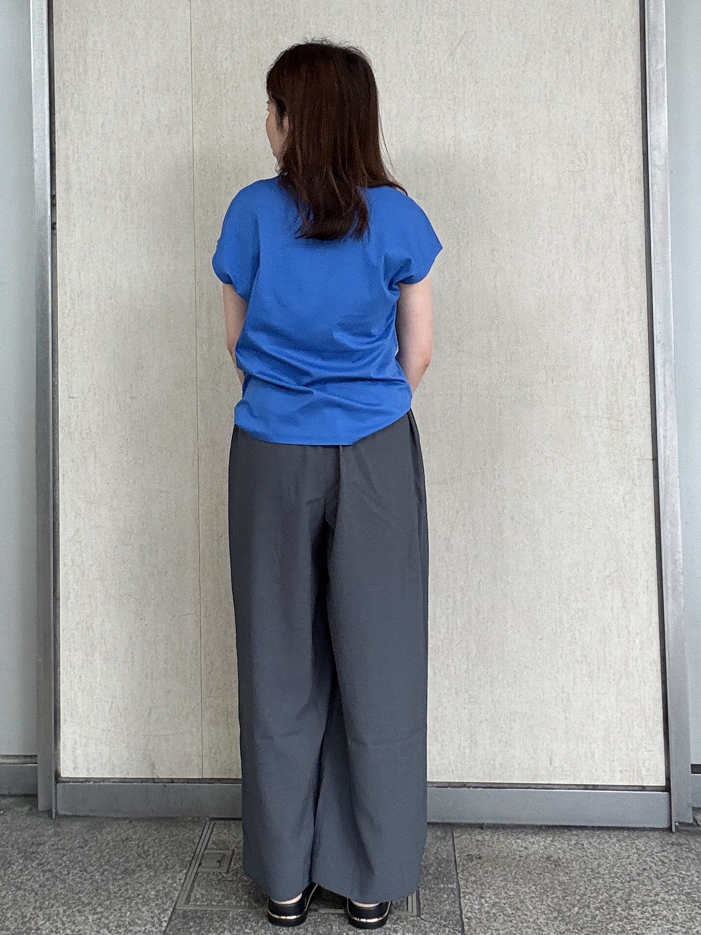 えみさんの「OPAQUE.CLIP｜フレンチスリーブカットソー【洗濯機OK】」を使ったコーディネート