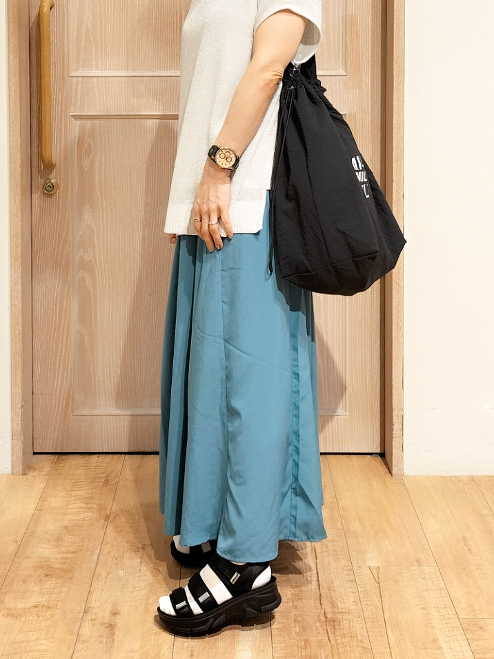 YUKIさんの「SHOO･LA･RUE｜【2点セット/前後2WAY/洗濯機可/S-LL】体型カバーも叶う ラメ畦ニット+タンクトップ」を使ったコーディネート