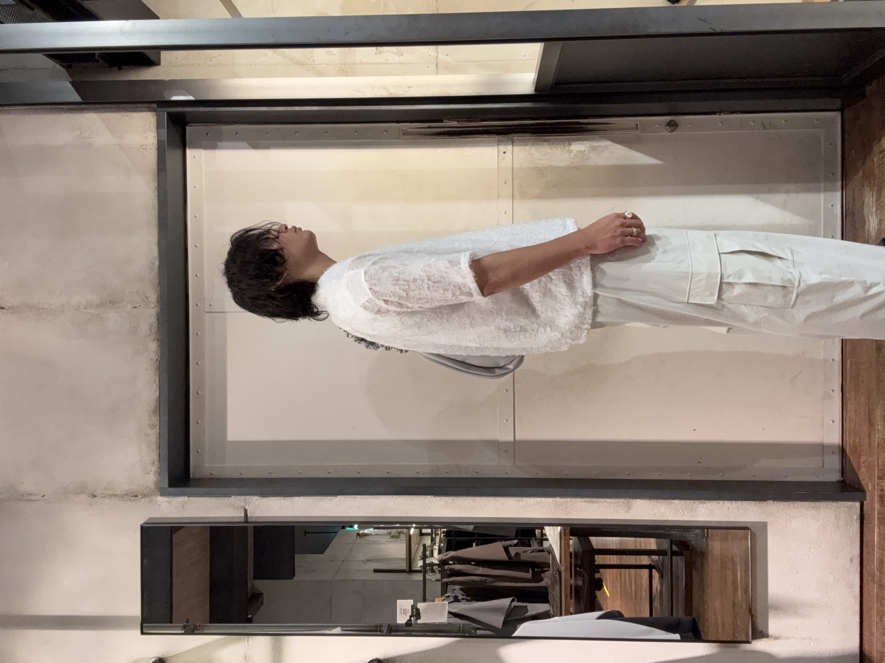 大江正眞さんの「tk.TAKEO KIKUCHI｜カッティングカーゴパンツ」を使ったコーディネート