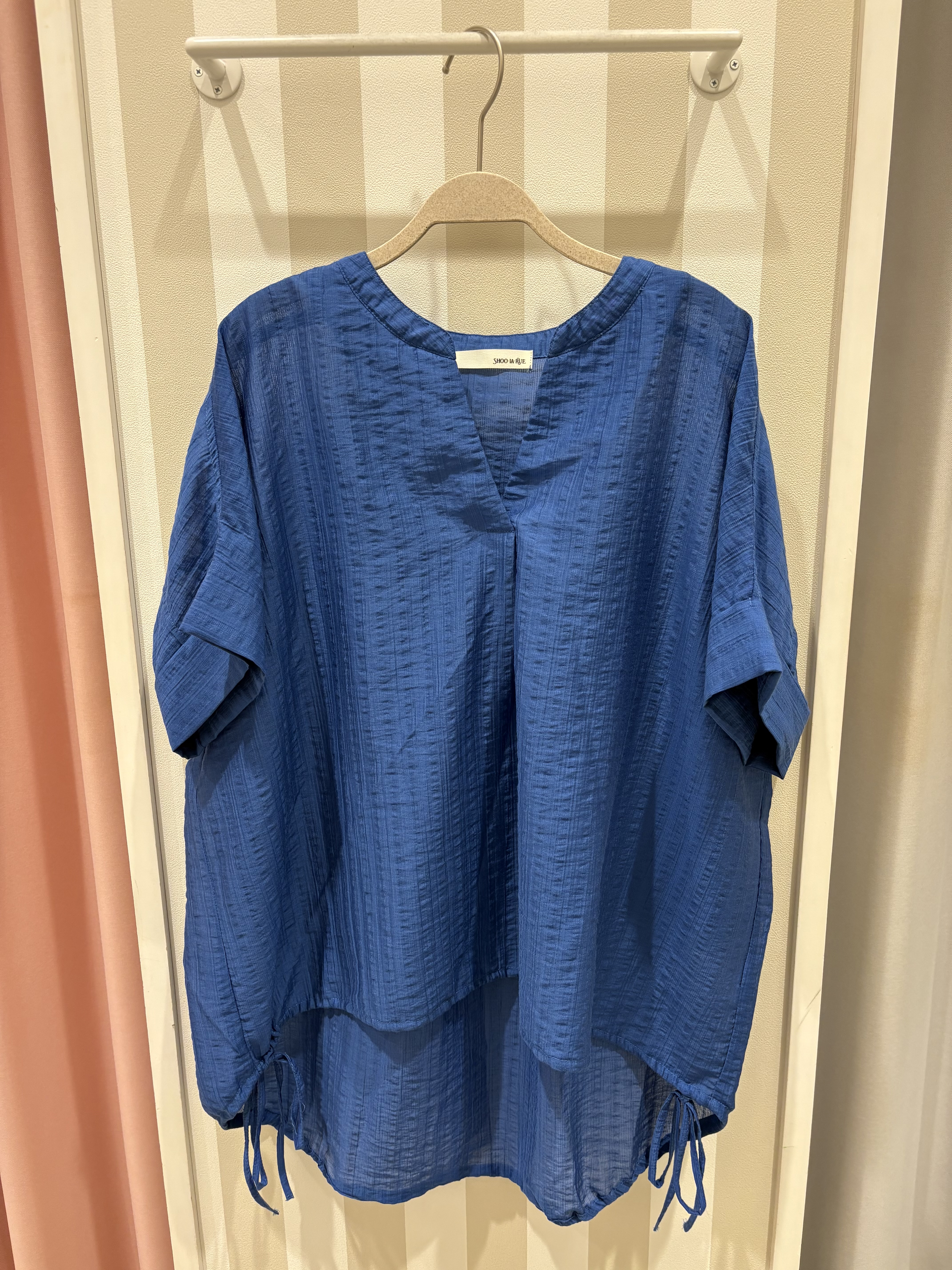 Lunaさんの「SHOO･LA･RUE｜【高レビュー/体型カバー】インせず着られる スキッパー裾リボンブラウス」を使ったコーディネート