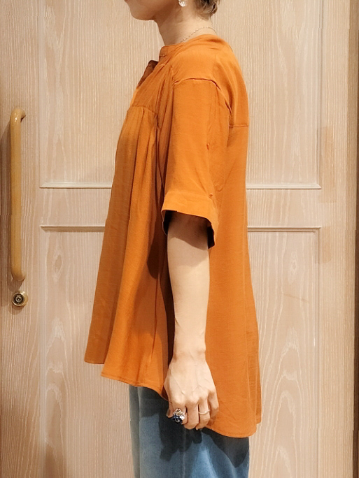 YUKIさんの「SHOO･LA･RUE｜【UV/洗濯機可】お袖の長さが調整出来る シャーリングスキッパーブラウス」を使ったコーディネート