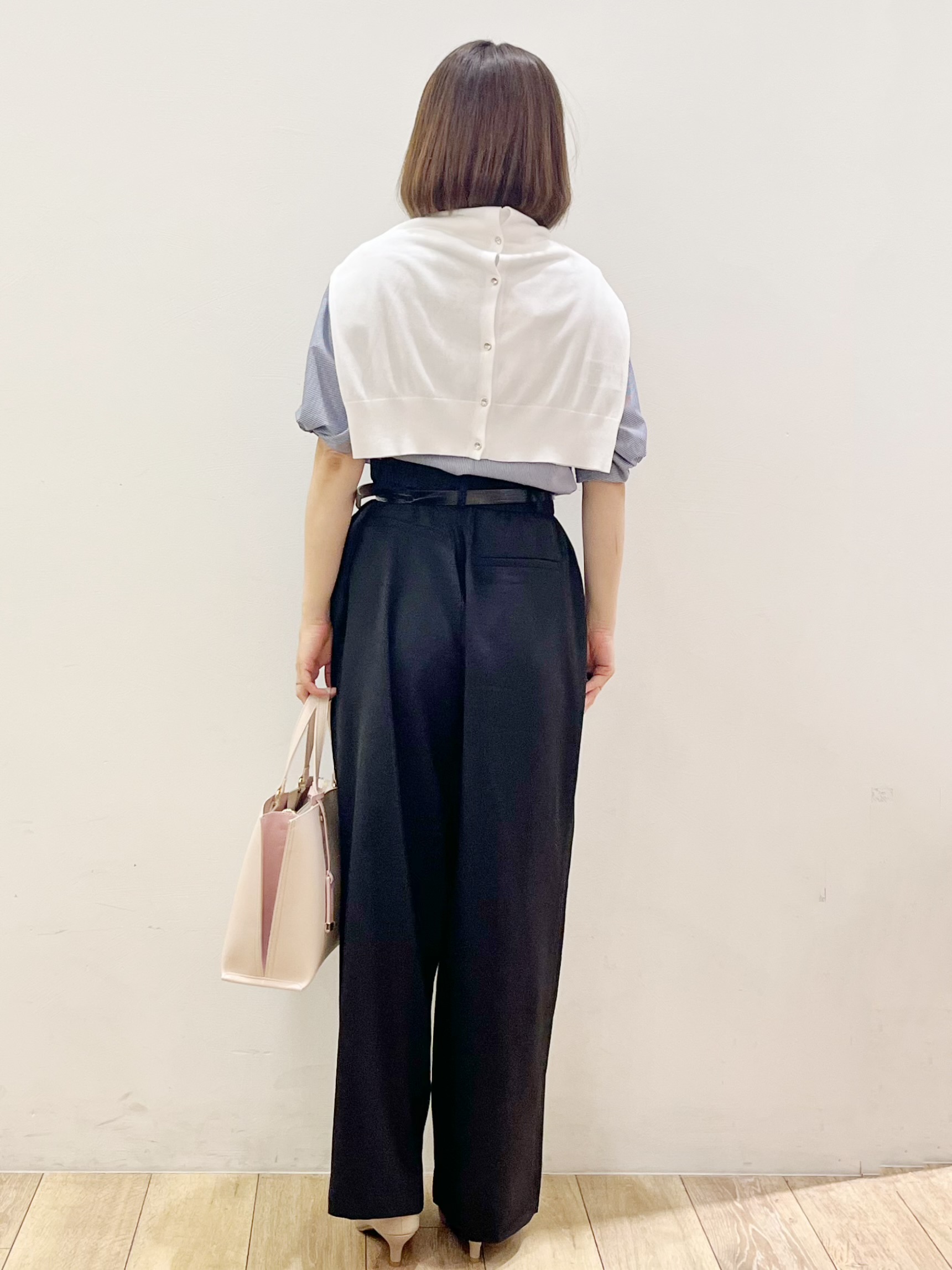kcさんの「OPAQUE.CLIP｜【接触冷感】ビジューボタンカーディガン《抗ピリング／洗濯機OK》」を使ったコーディネート