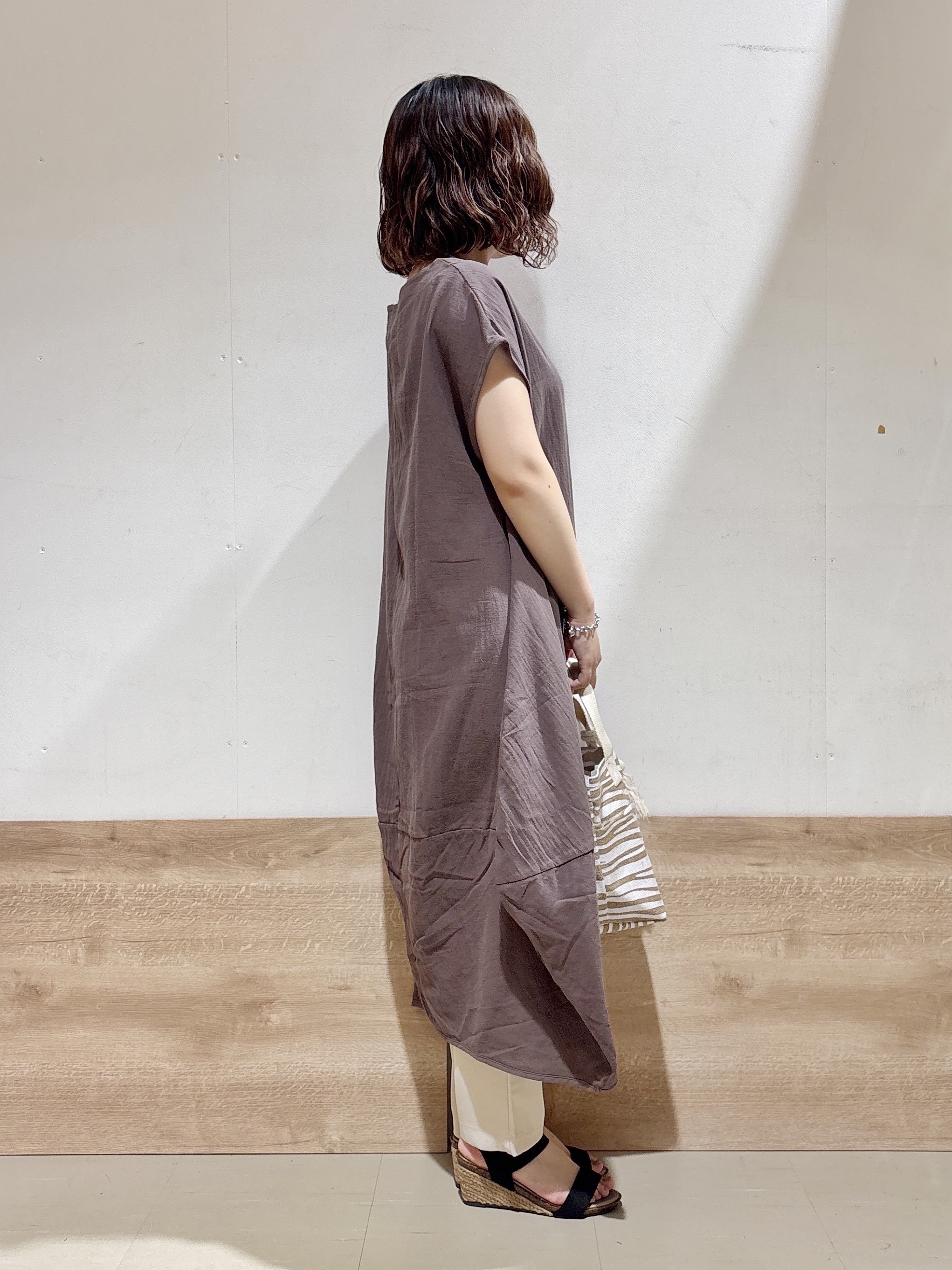 るねさんの「SHOO･LA･RUE｜【S-LL/洗濯機可/体型カバー】綿100％ ふんわりラインが女性らしい コクーンワンピース」を使ったコーディネート