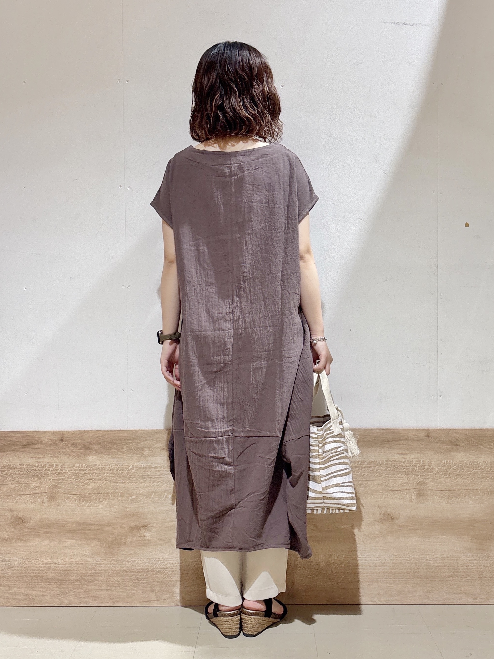 るねさんの「SHOO･LA･RUE｜【S-LL/洗濯機可/体型カバー】綿100％ ふんわりラインが女性らしい コクーンワンピース」を使ったコーディネート