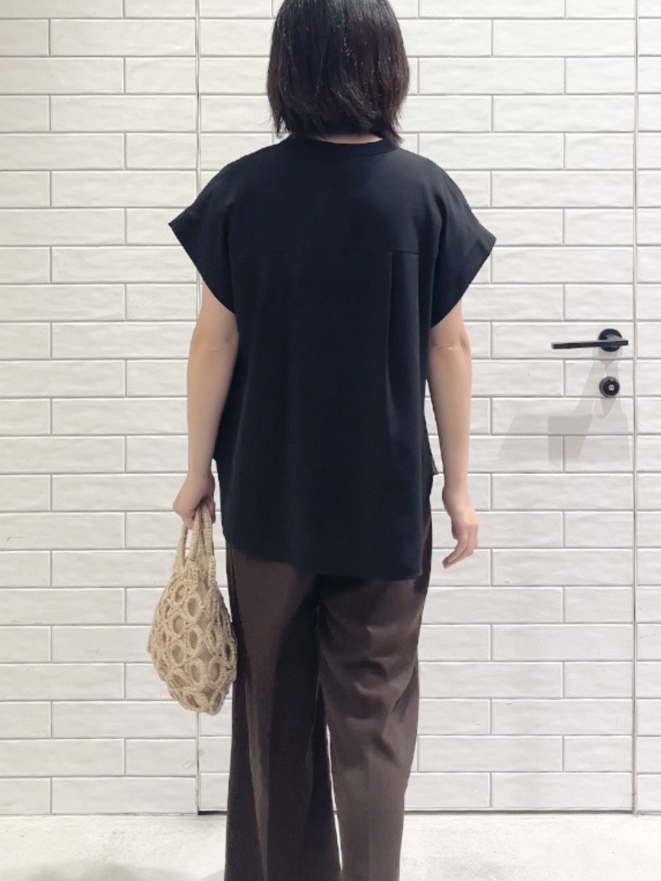 しおりさんの「OPAQUE.CLIP｜【ストレッチ／防シワ／洗濯機OK】スキッパーブラウス《SS～LL／5col／セットアップ可》」を使ったコーディネート