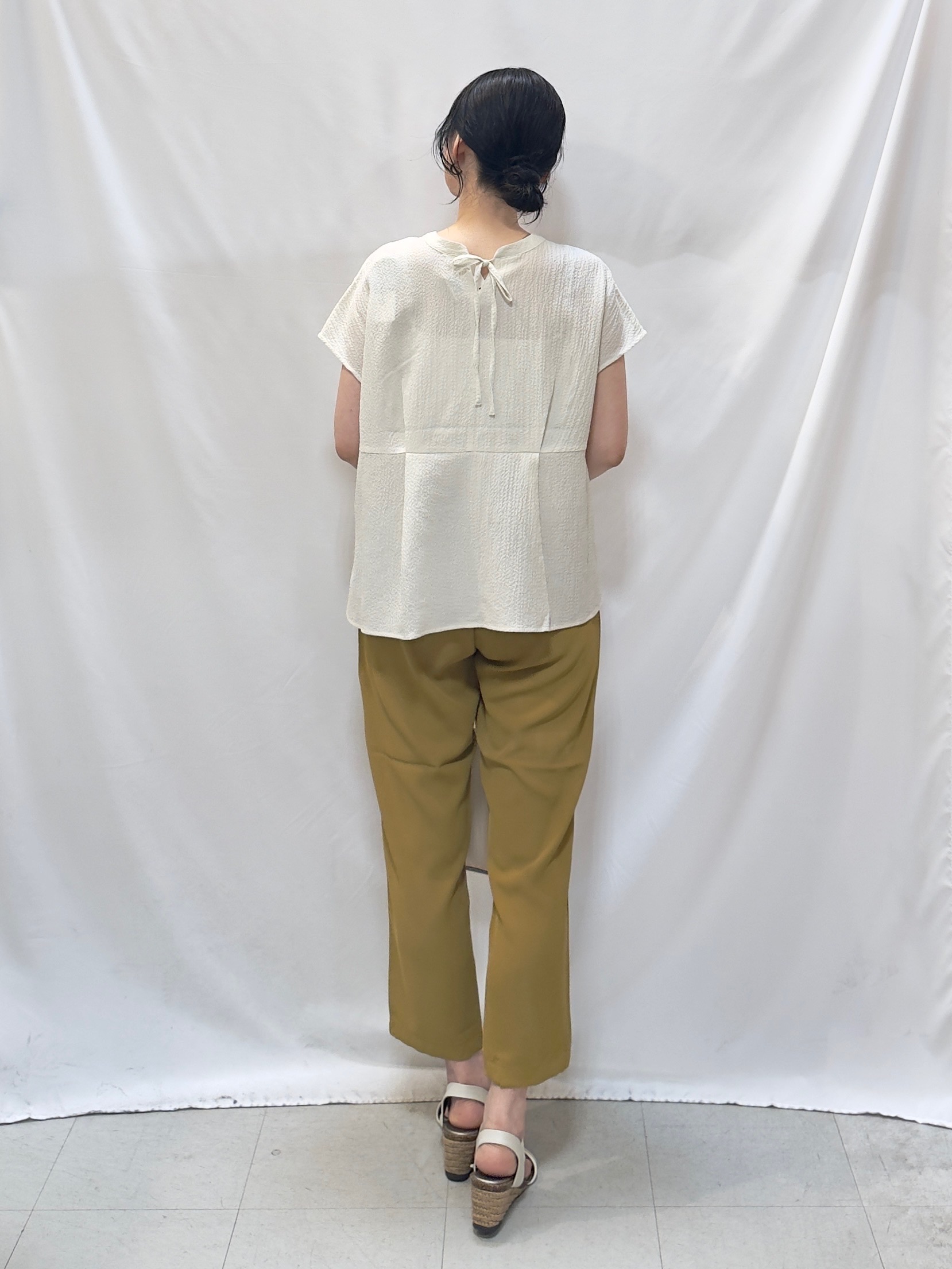 𝐇𝐢𝐫𝐨𝐦𝐢さんの「SHOO･LA･RUE｜【前後2WAY/S-LL/洗濯機可】インしない リボンがアクセント ウエストタックブラウス」を使ったコーディネート