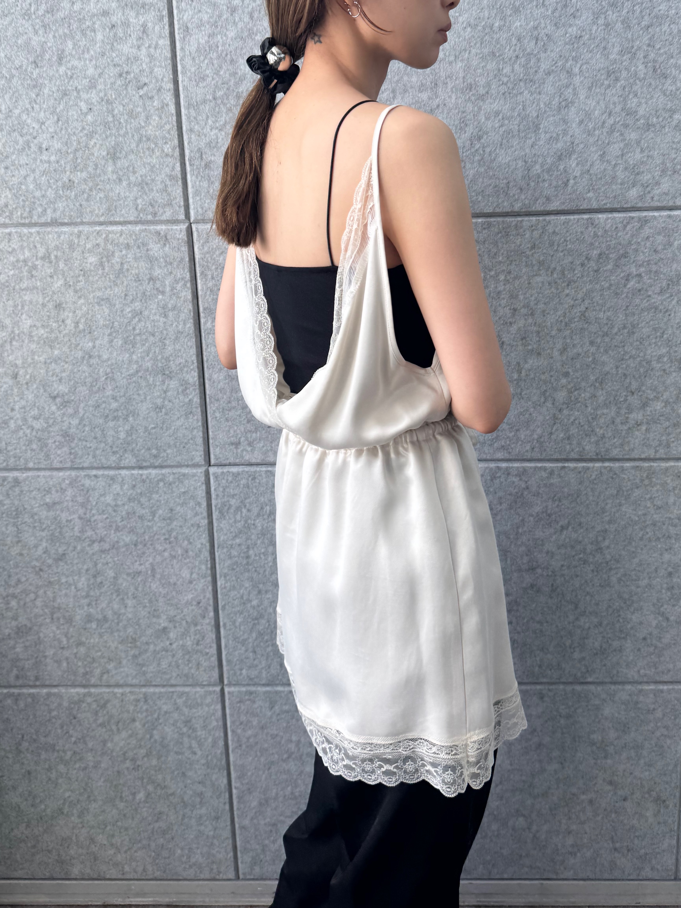 designer yukaさんの「CODE A｜lace trim slip dress」を使ったコーディネート