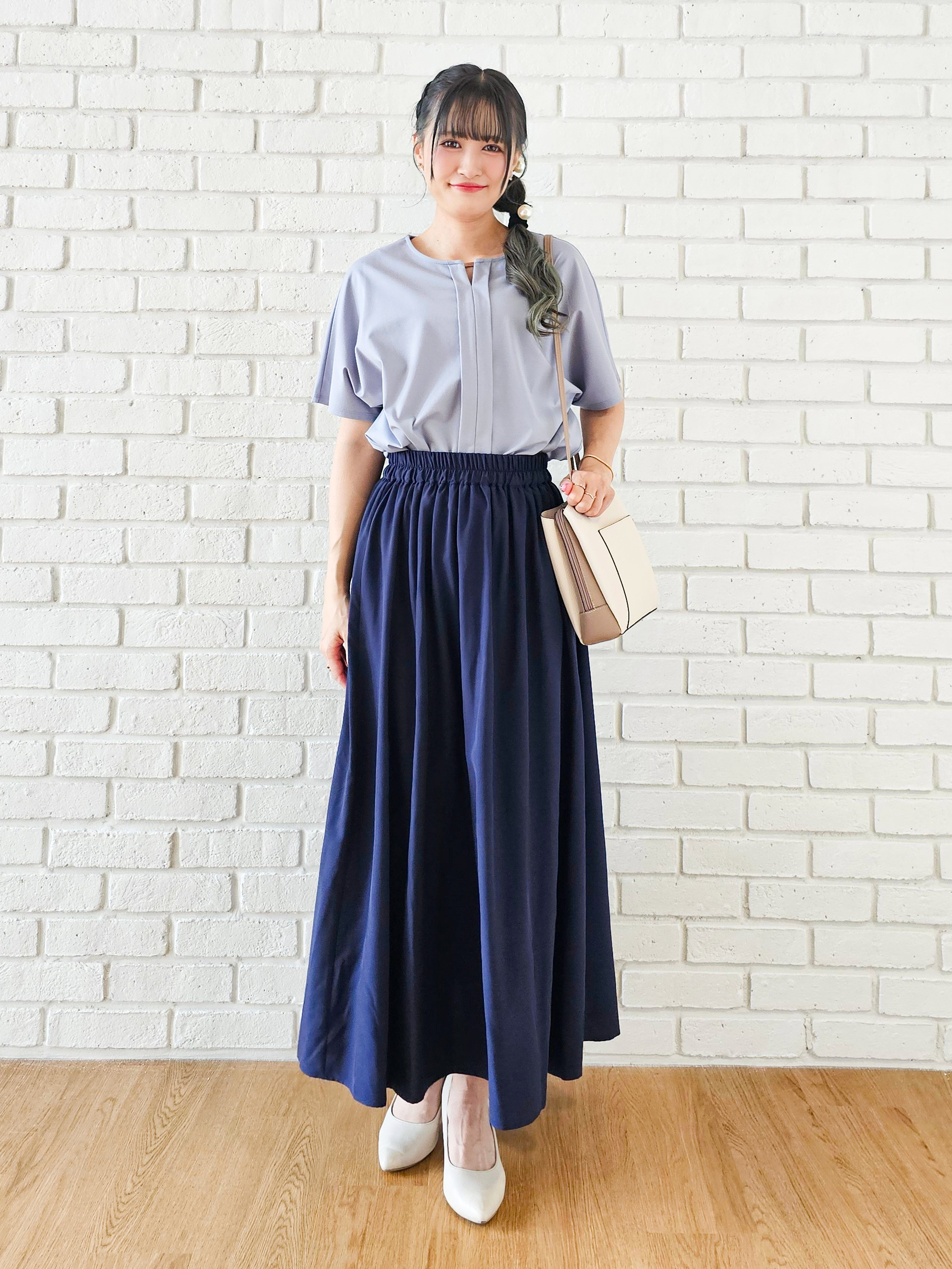 ゆゆさんの「SHOO･LA･RUE｜【S-LL/通勤】洗濯後しわになりにくい メタルポイントスキッパートップス」を使ったコーディネート