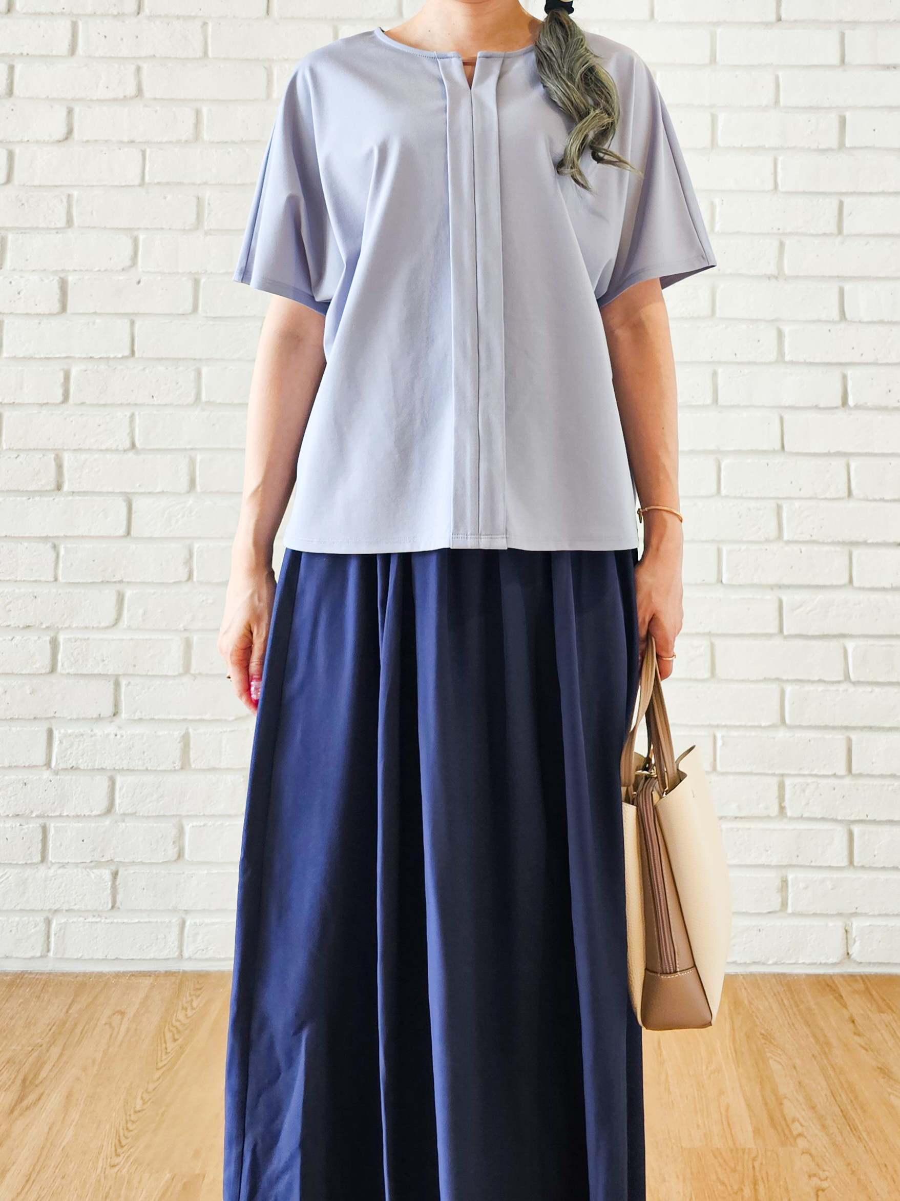 ゆゆさんの「SHOO･LA･RUE｜【S-LL/通勤】洗濯後しわになりにくい メタルポイントスキッパートップス」を使ったコーディネート