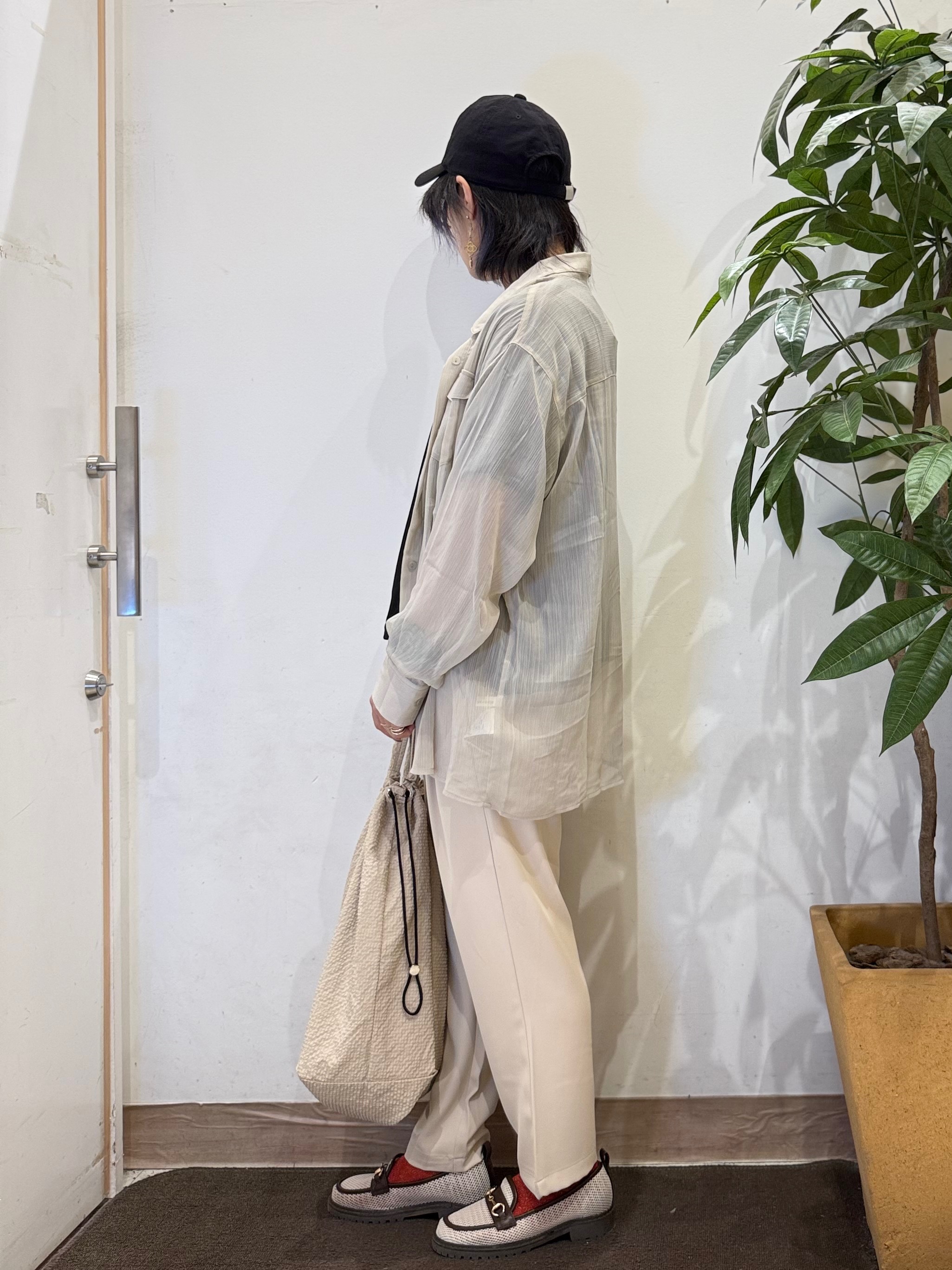 misakiさんの「SHOO･LA･RUE｜【洗濯機可】ダブルポケット 楊柳しぼしぼシアーシャツ」を使ったコーディネート